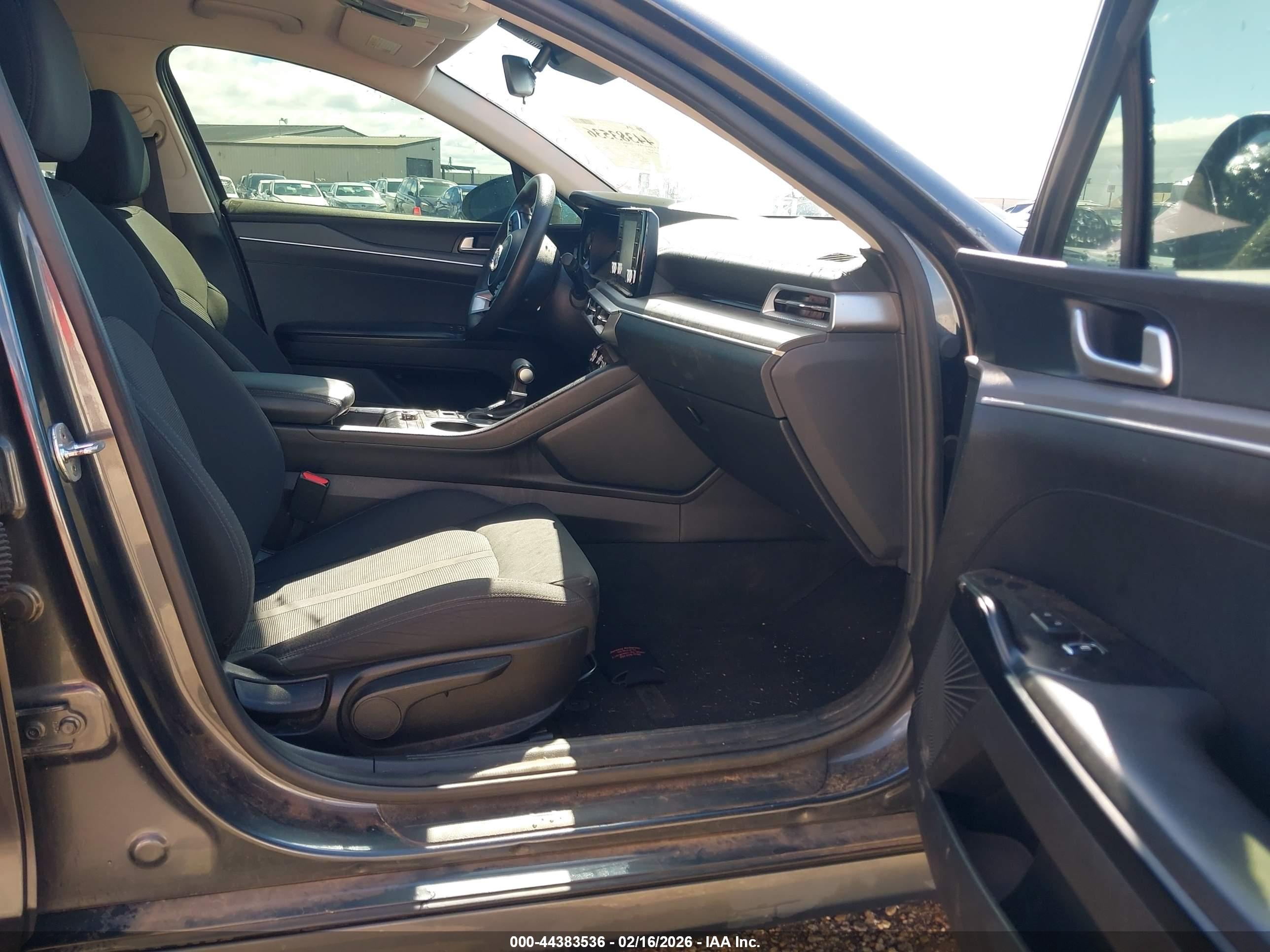 KIA K5 image 5