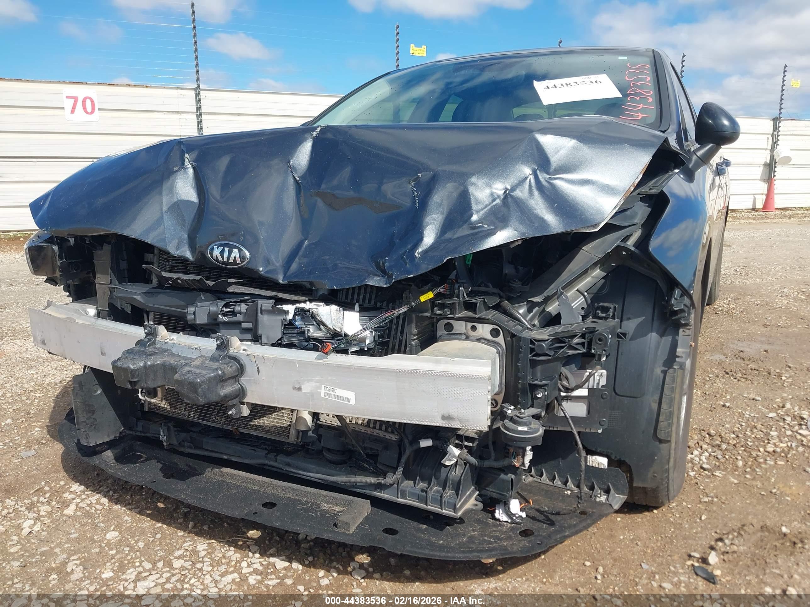 KIA K5 image 6