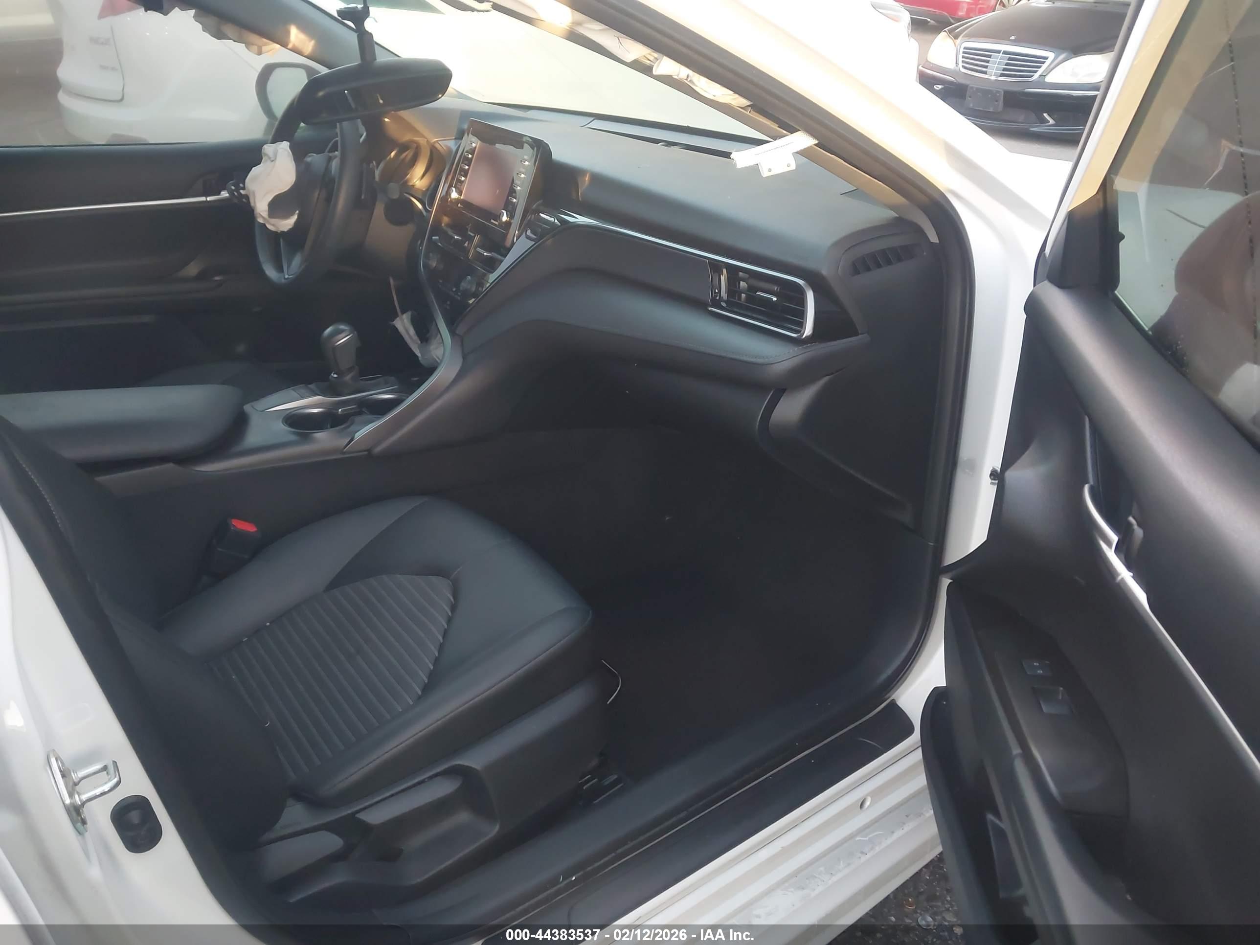TOYOTA CAMRY image 5