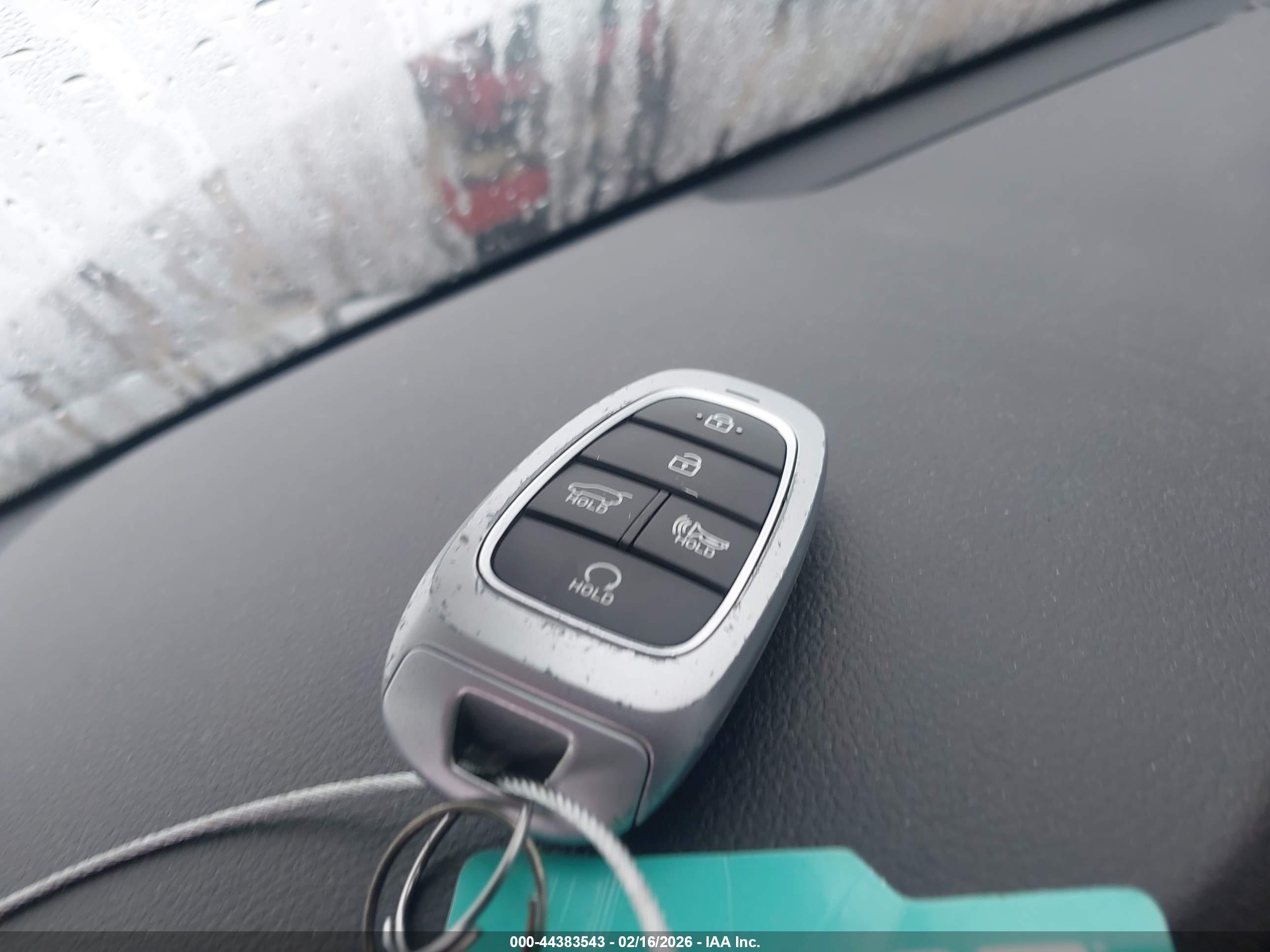HYUNDAI SANTA image 11