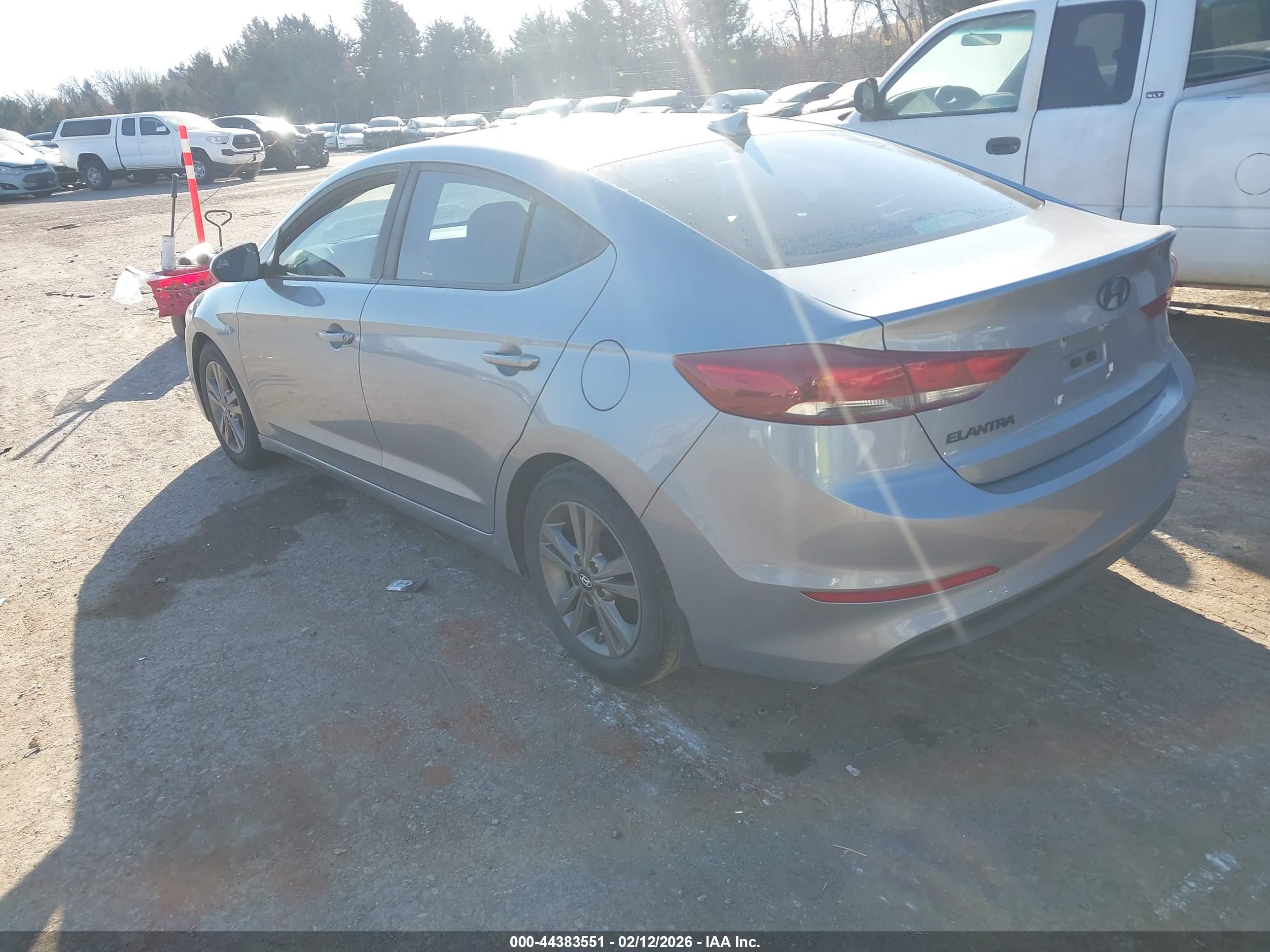 HYUNDAI ELANTRA image 3