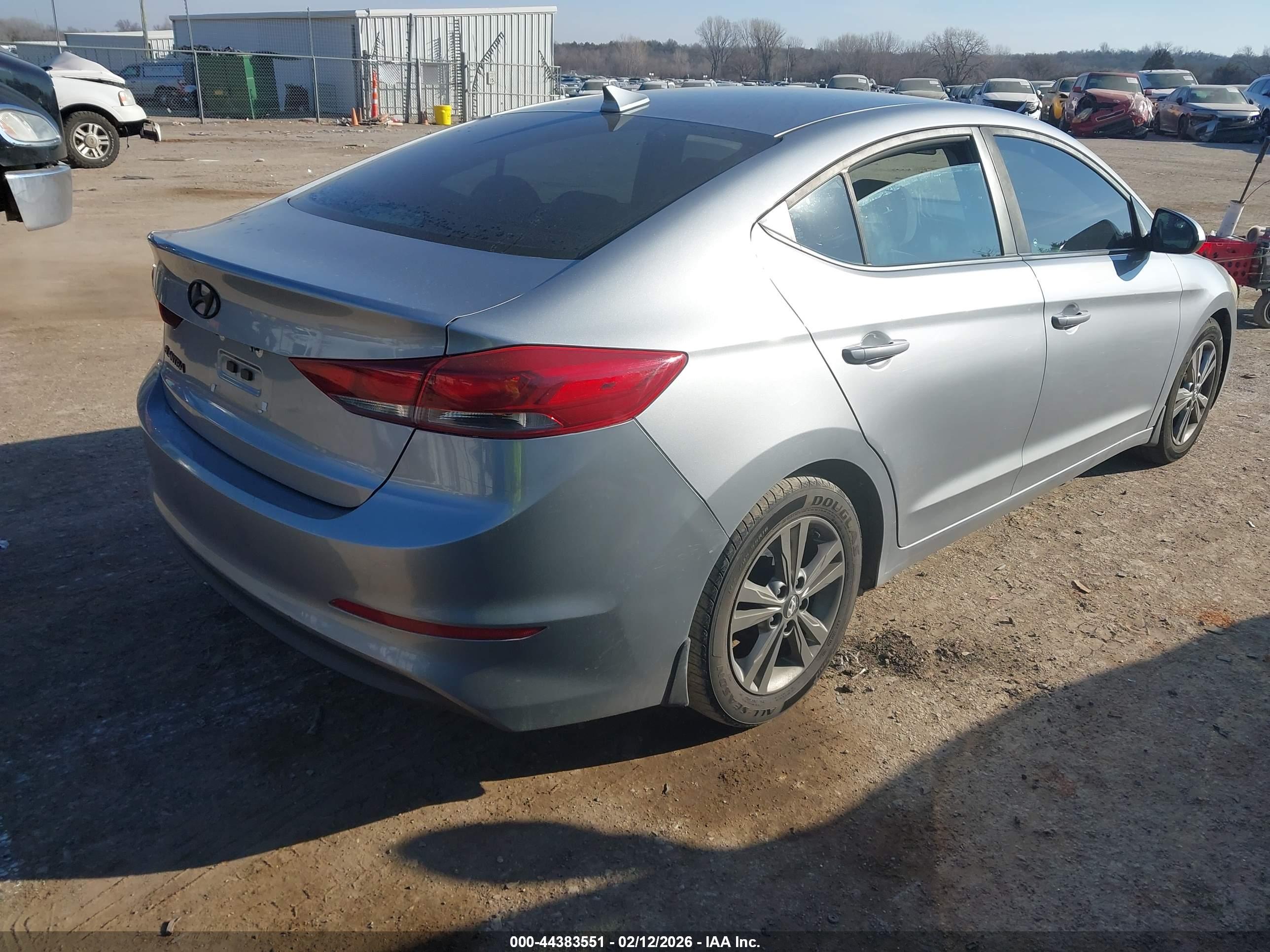 HYUNDAI ELANTRA image 4