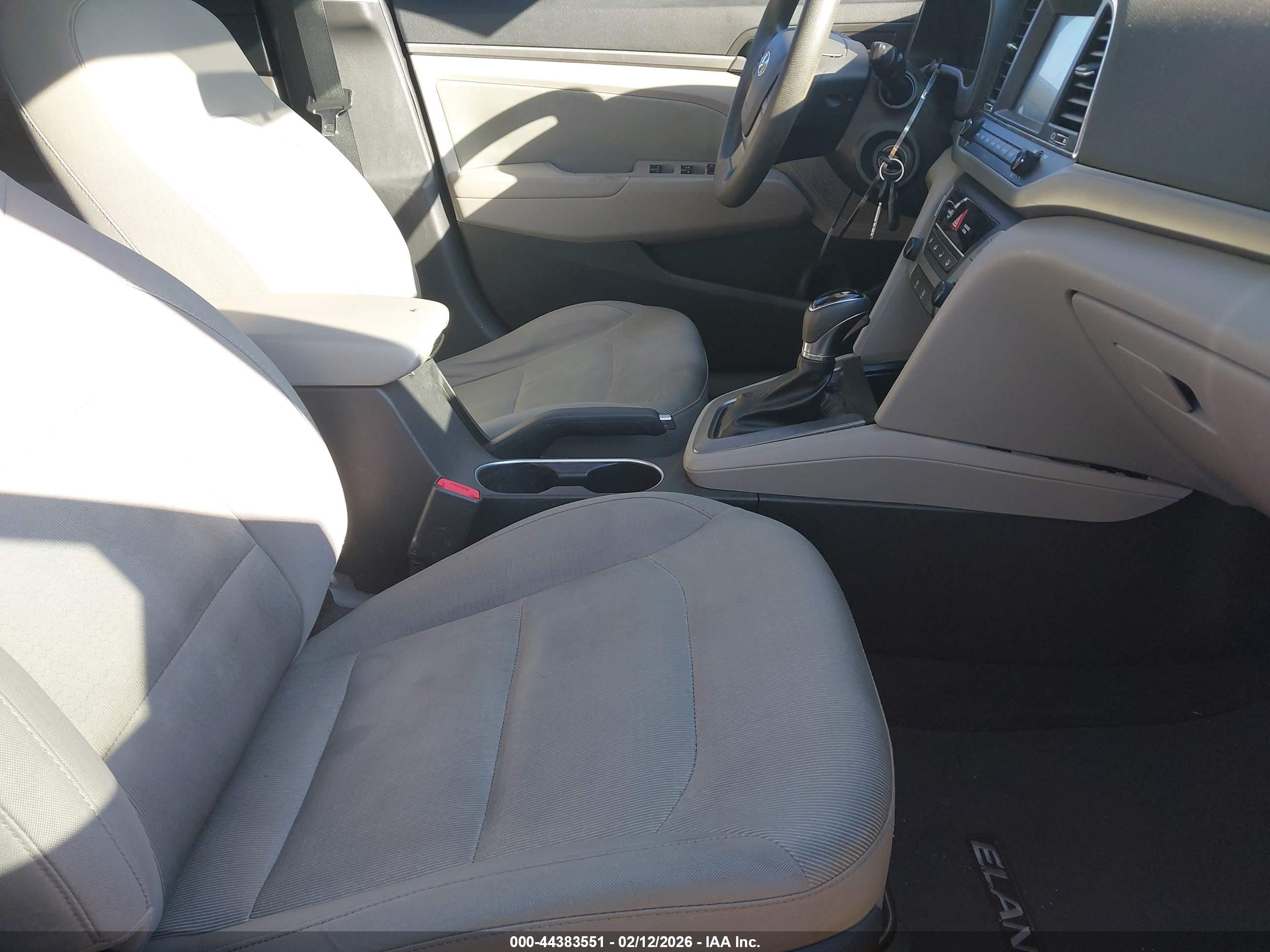 HYUNDAI ELANTRA image 5