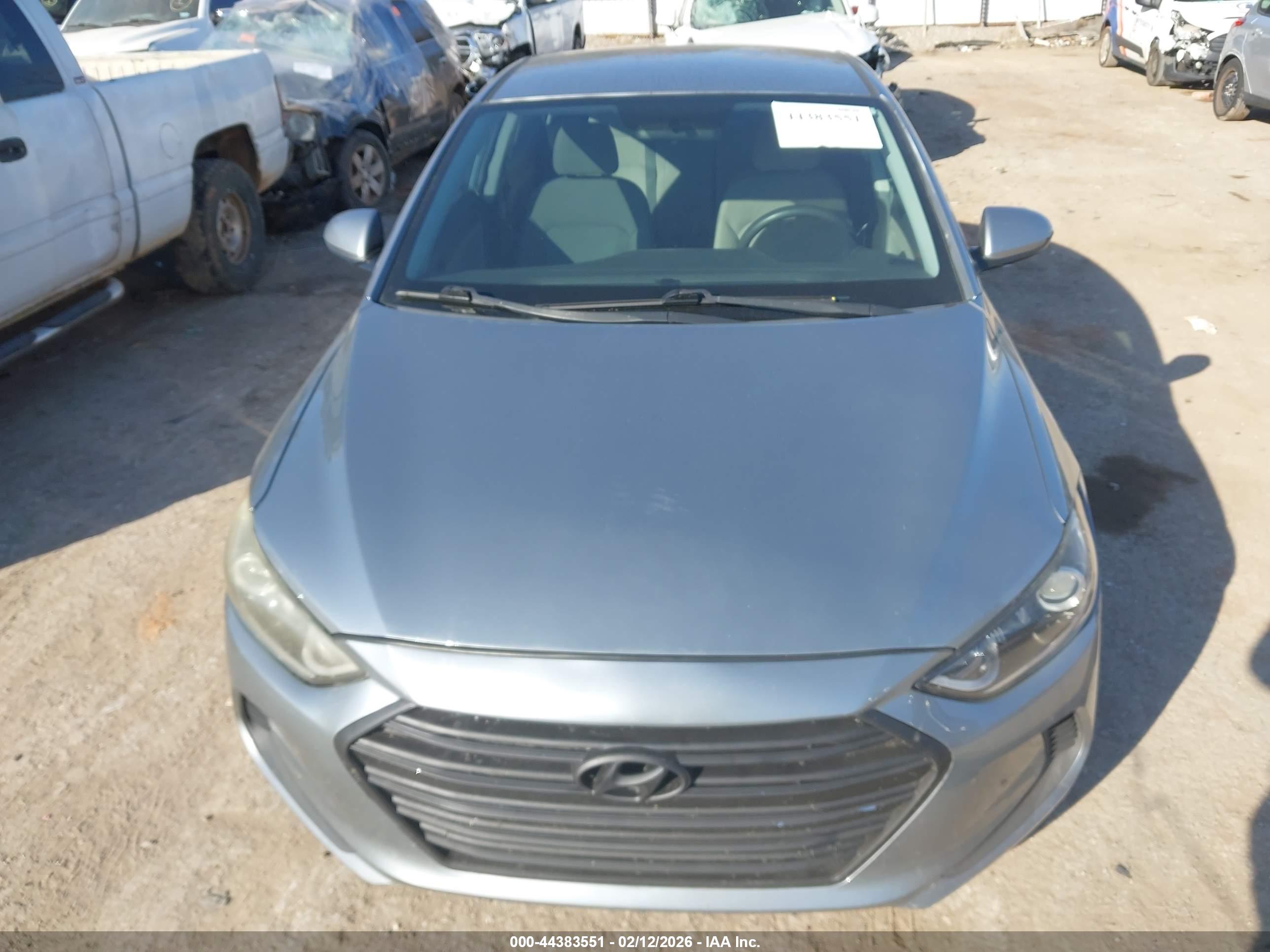 HYUNDAI ELANTRA image 6