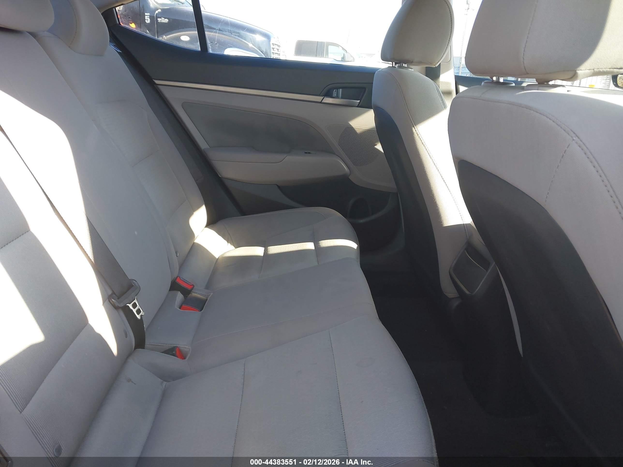 HYUNDAI ELANTRA image 8