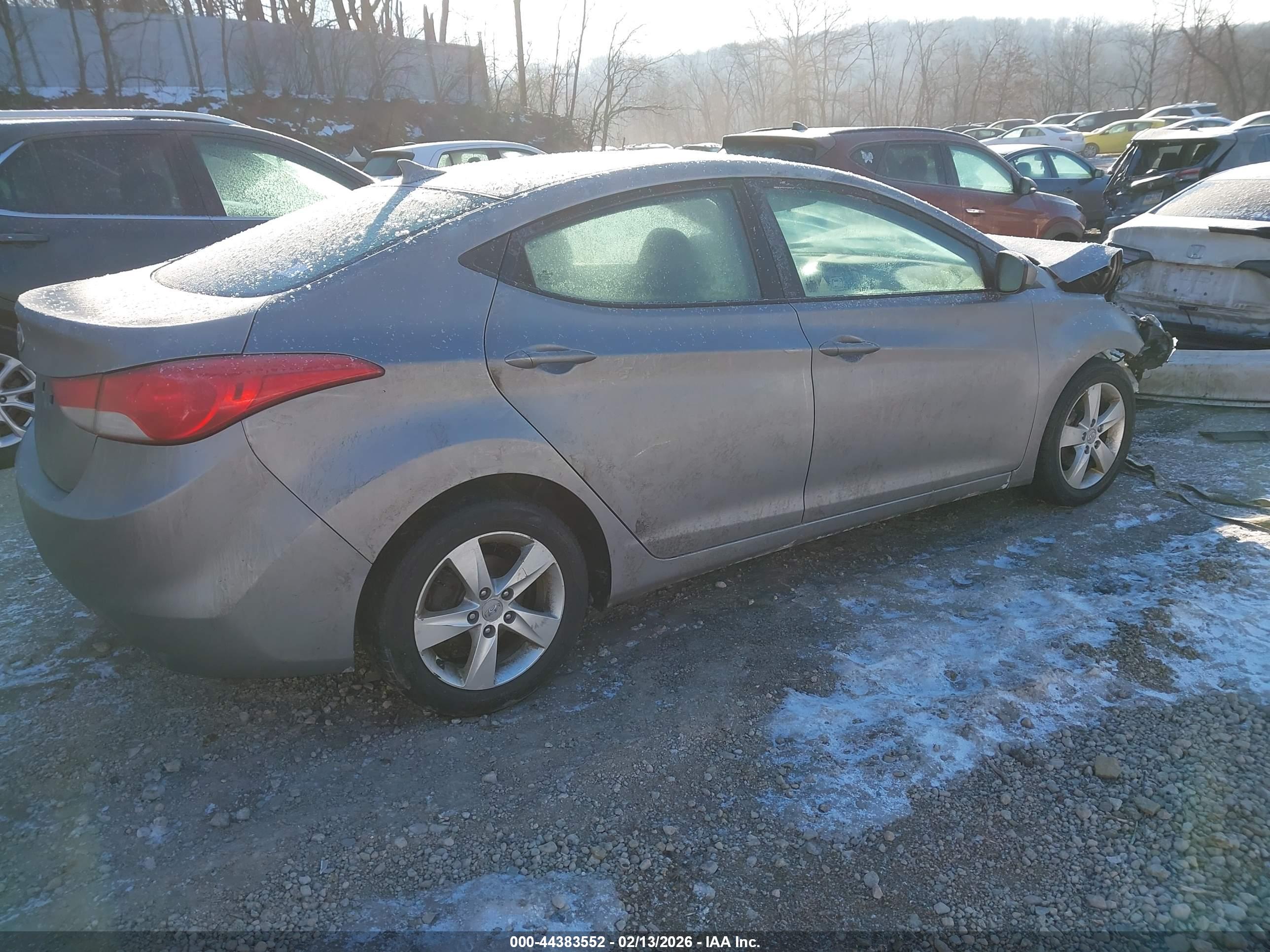 HYUNDAI ELANTRA image 4