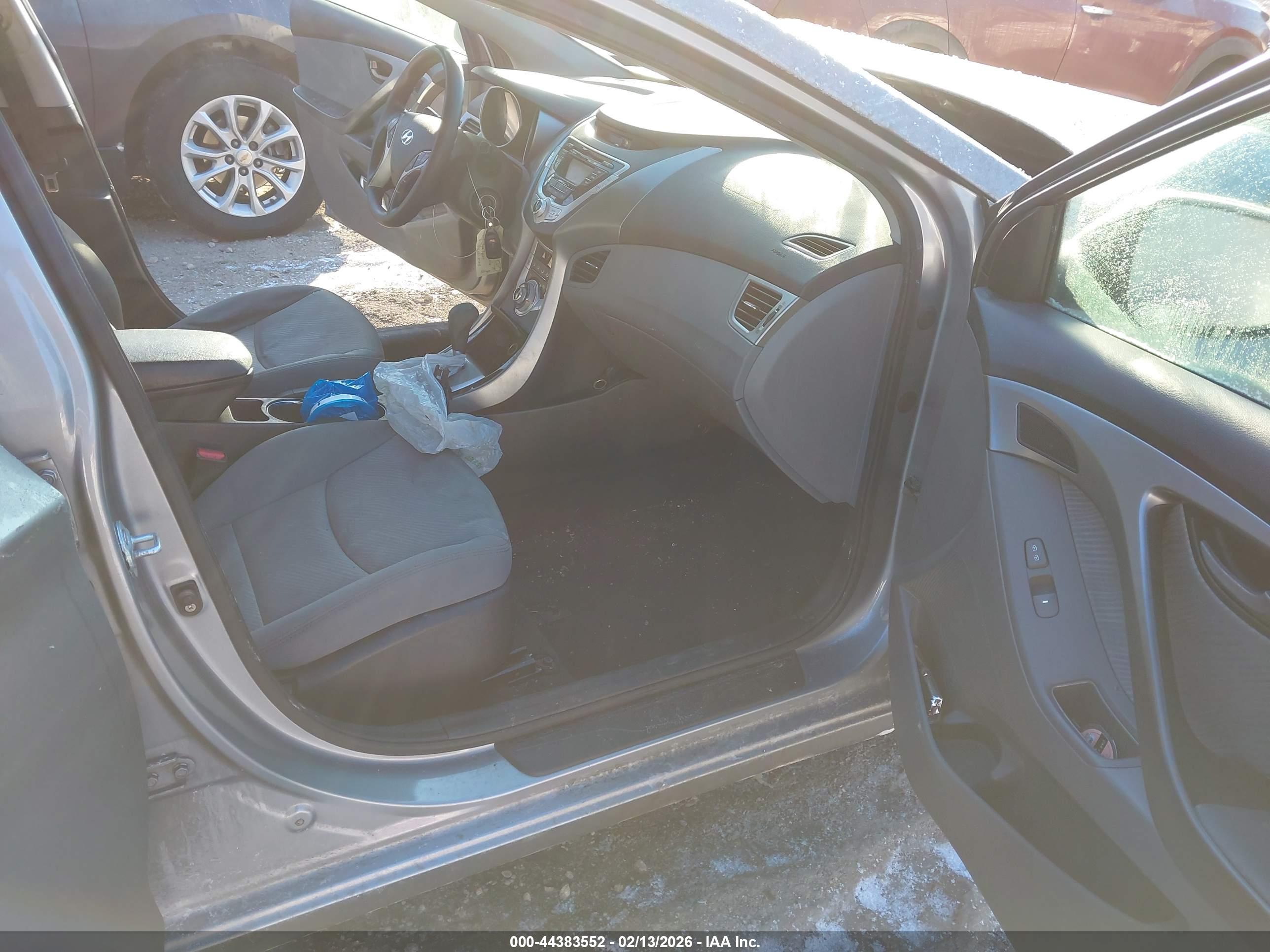 HYUNDAI ELANTRA image 5