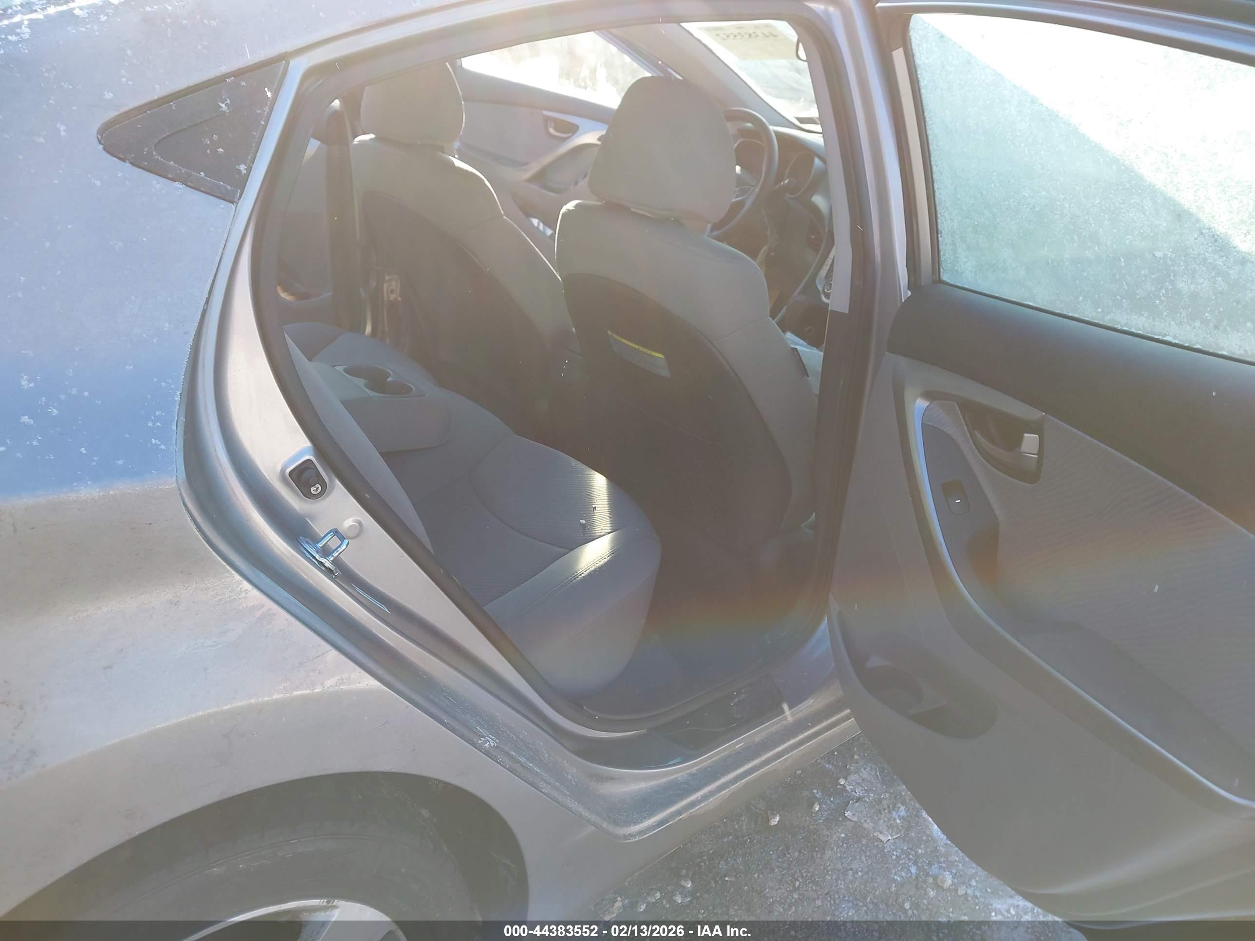 HYUNDAI ELANTRA image 8
