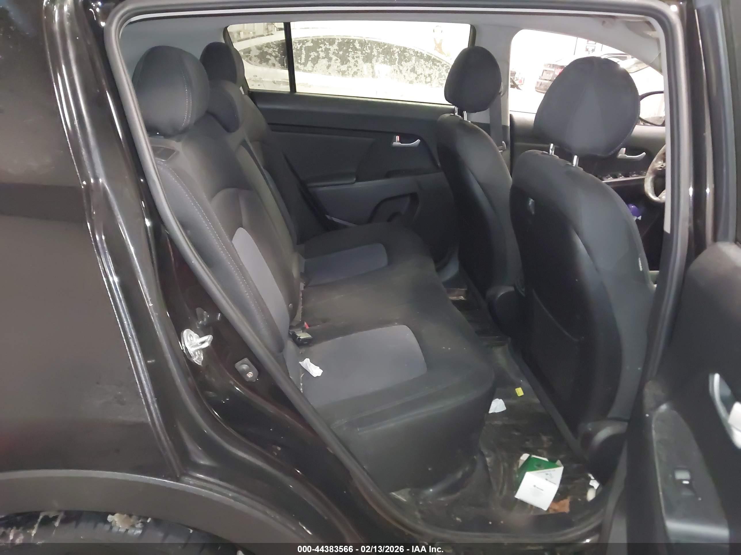KIA SPORTAGE image 8