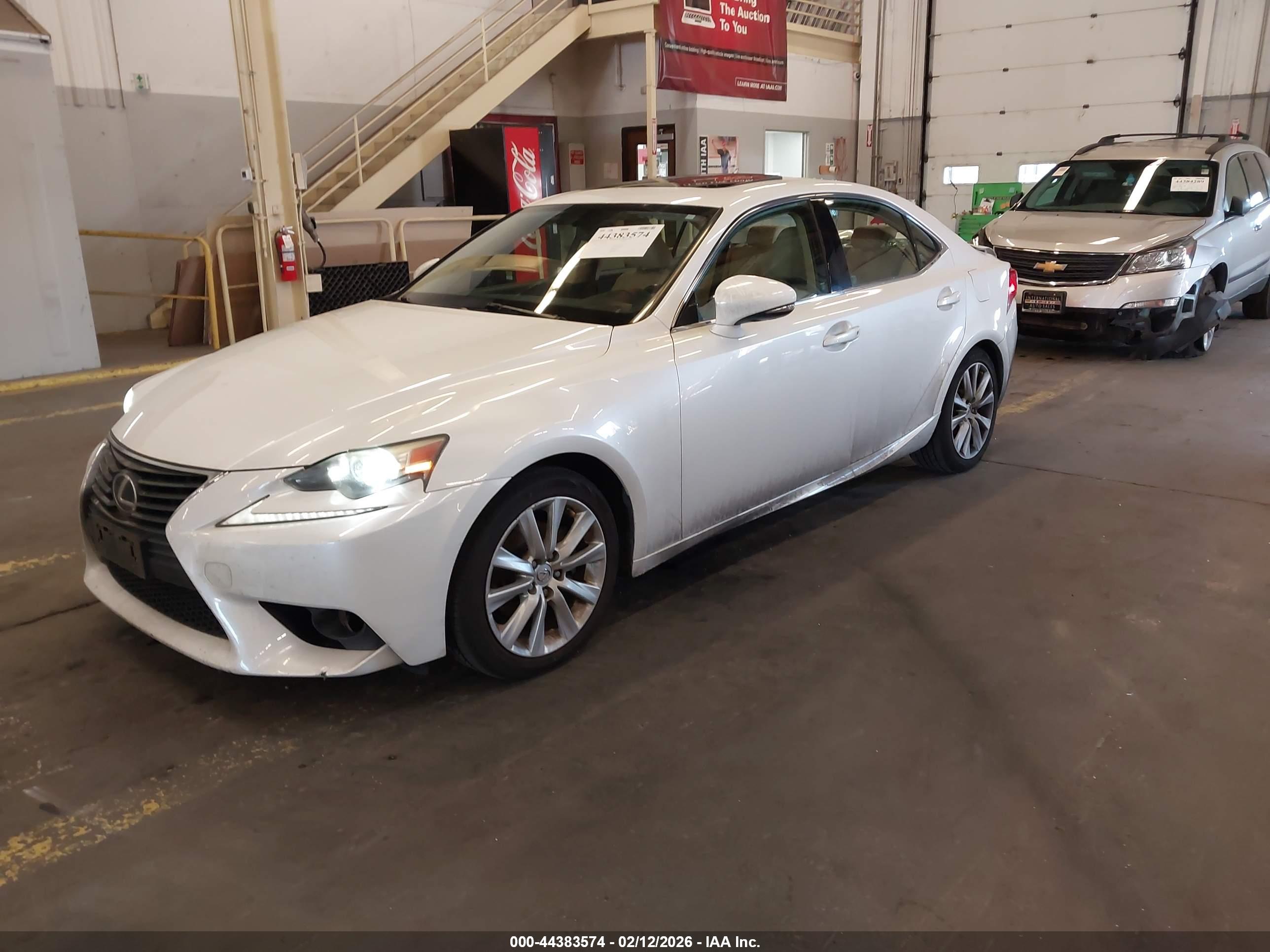 LEXUS IS image 2