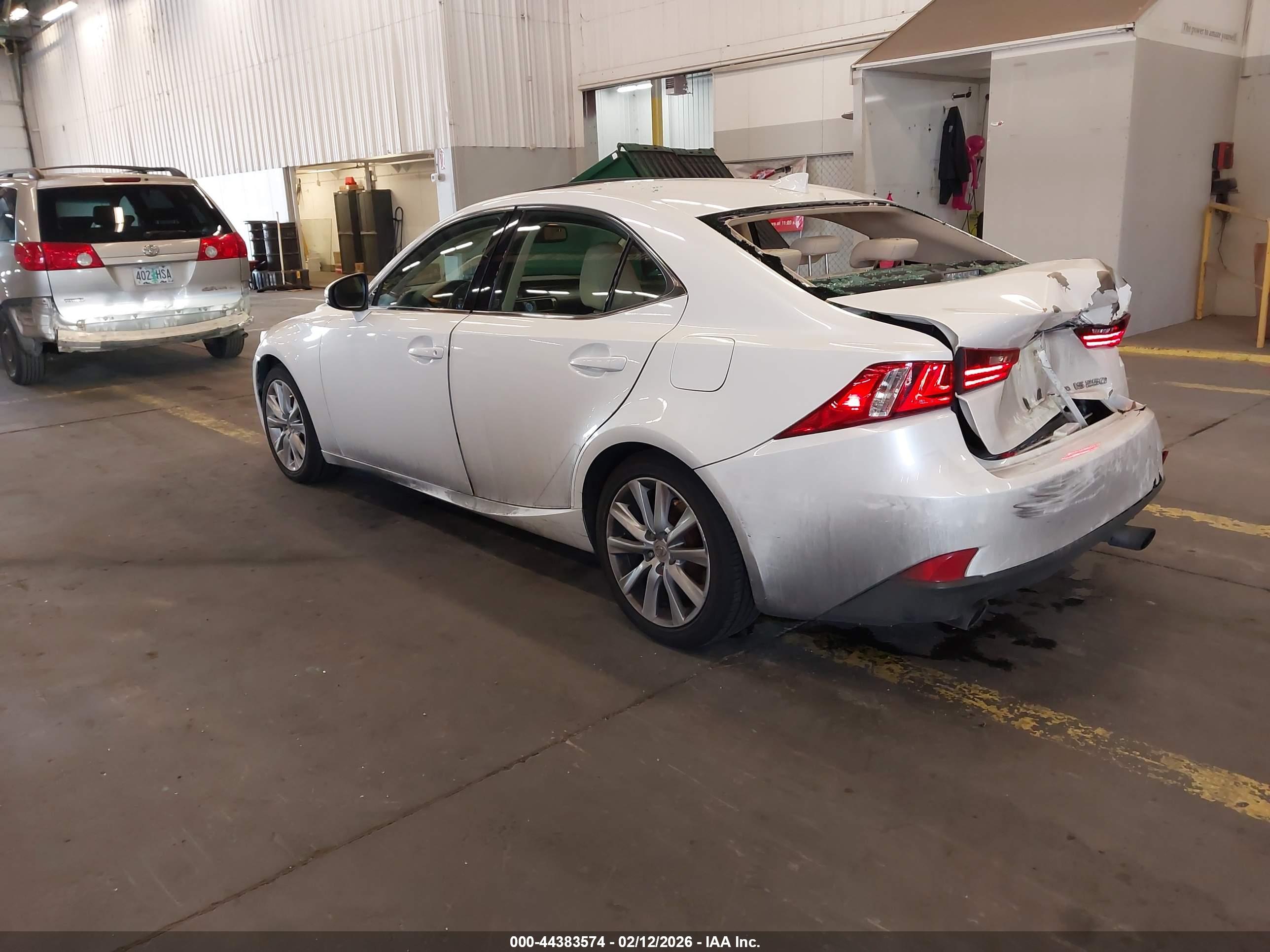 LEXUS IS image 3