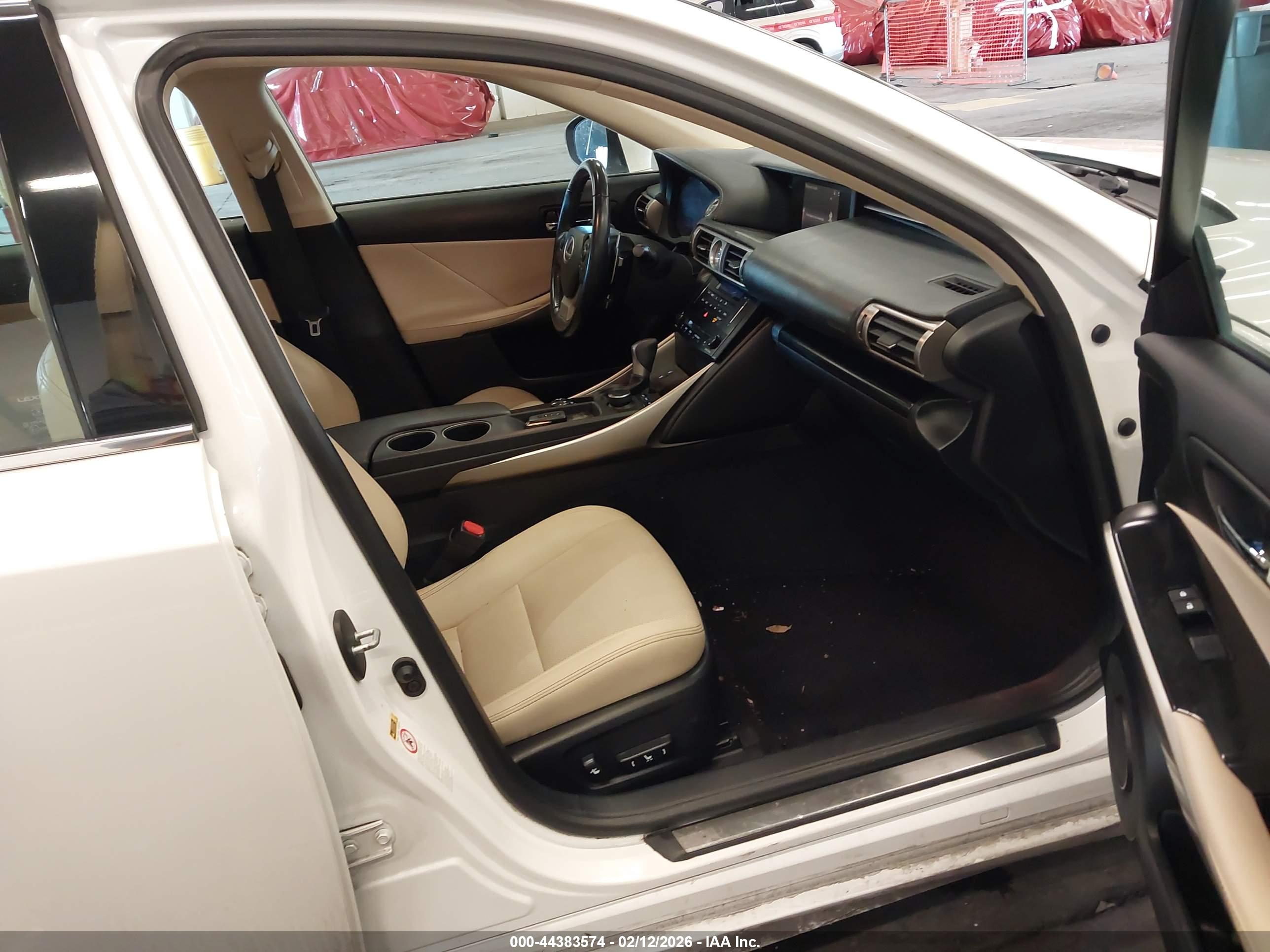LEXUS IS image 5