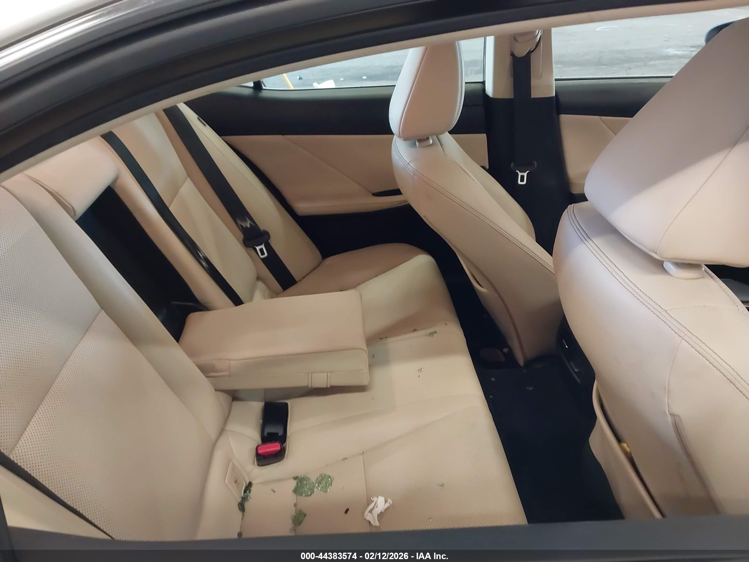 LEXUS IS image 8