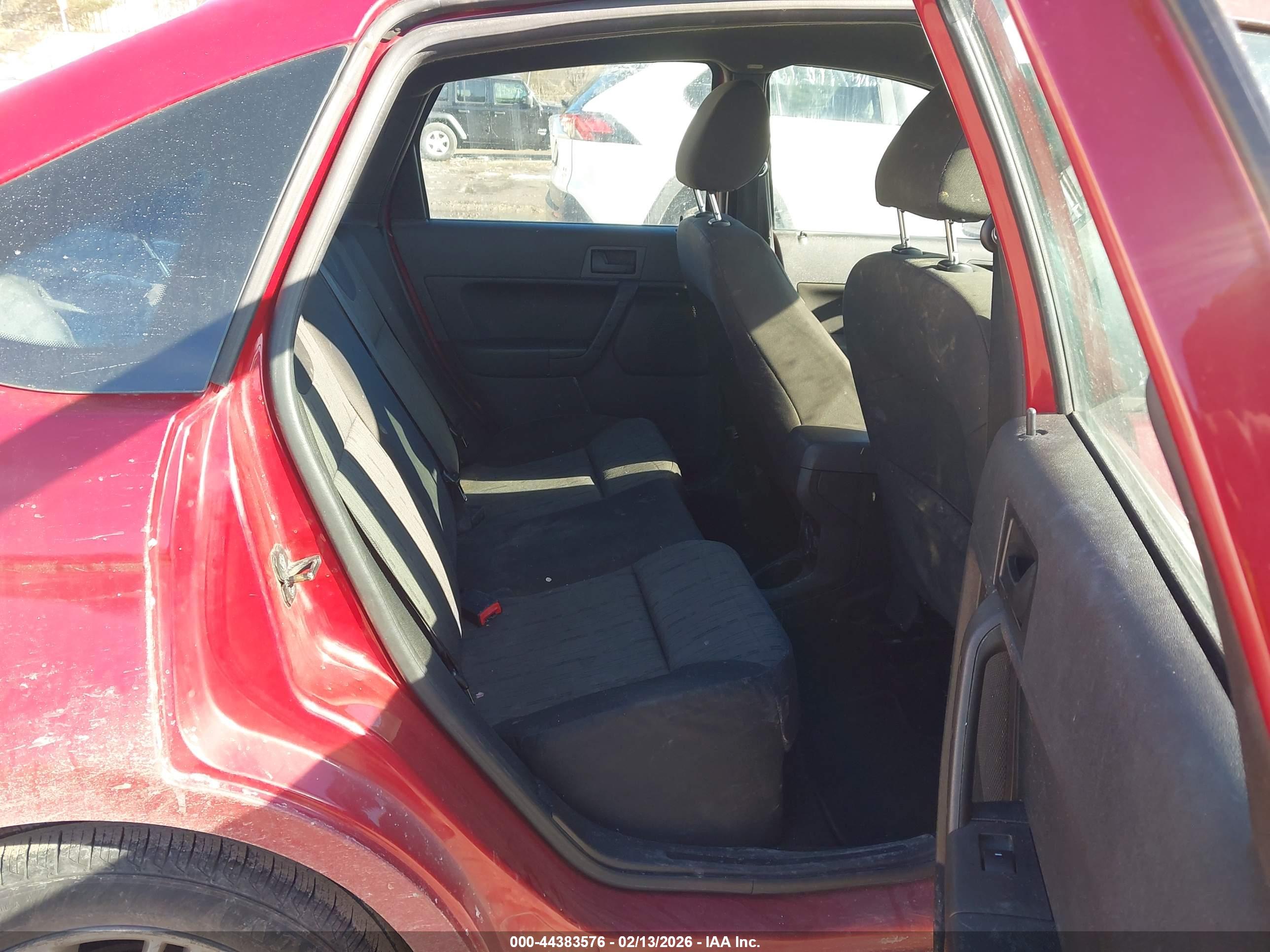 FORD FOCUS image 8