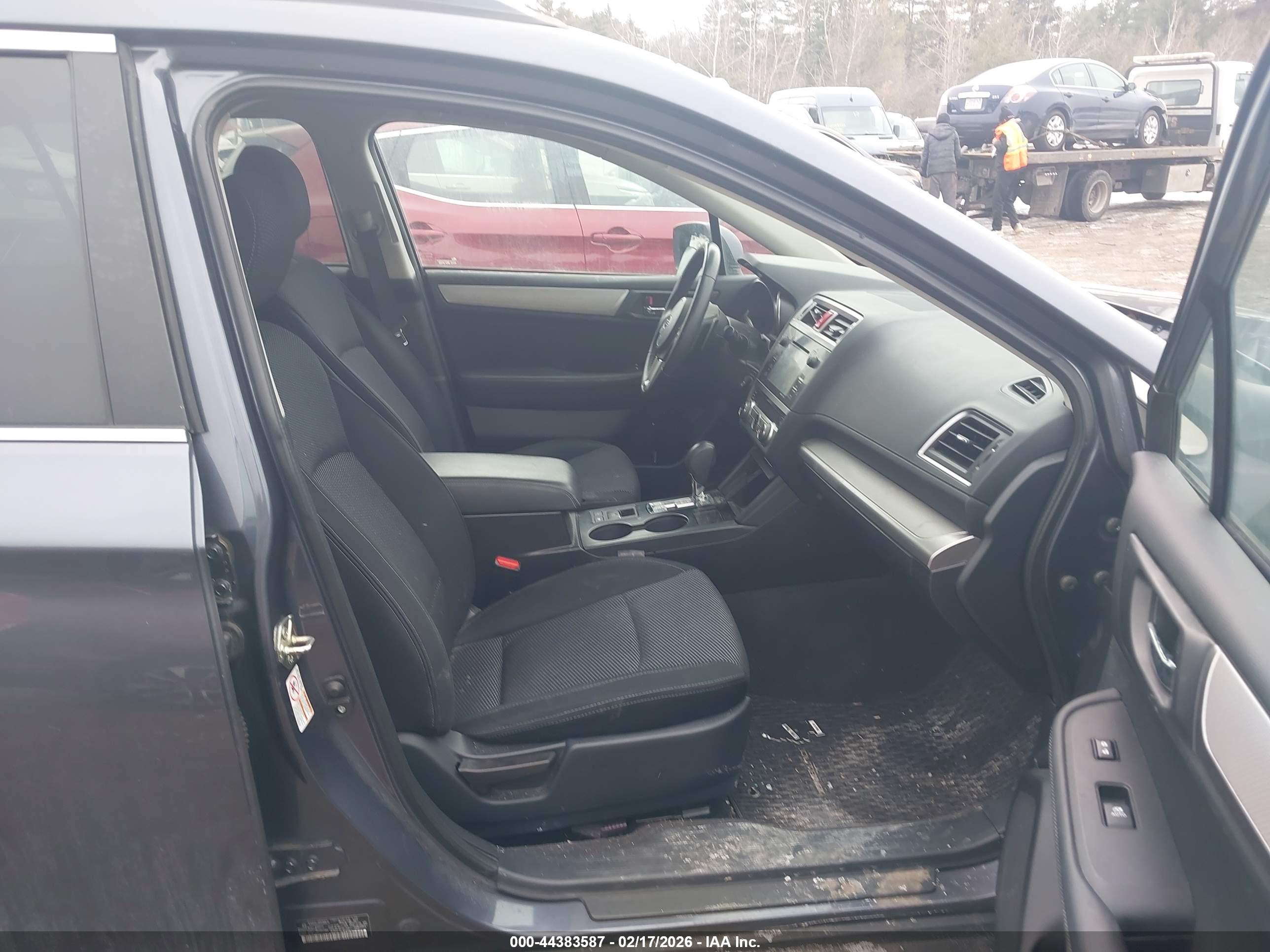 SUBARU OUTBACK image 5