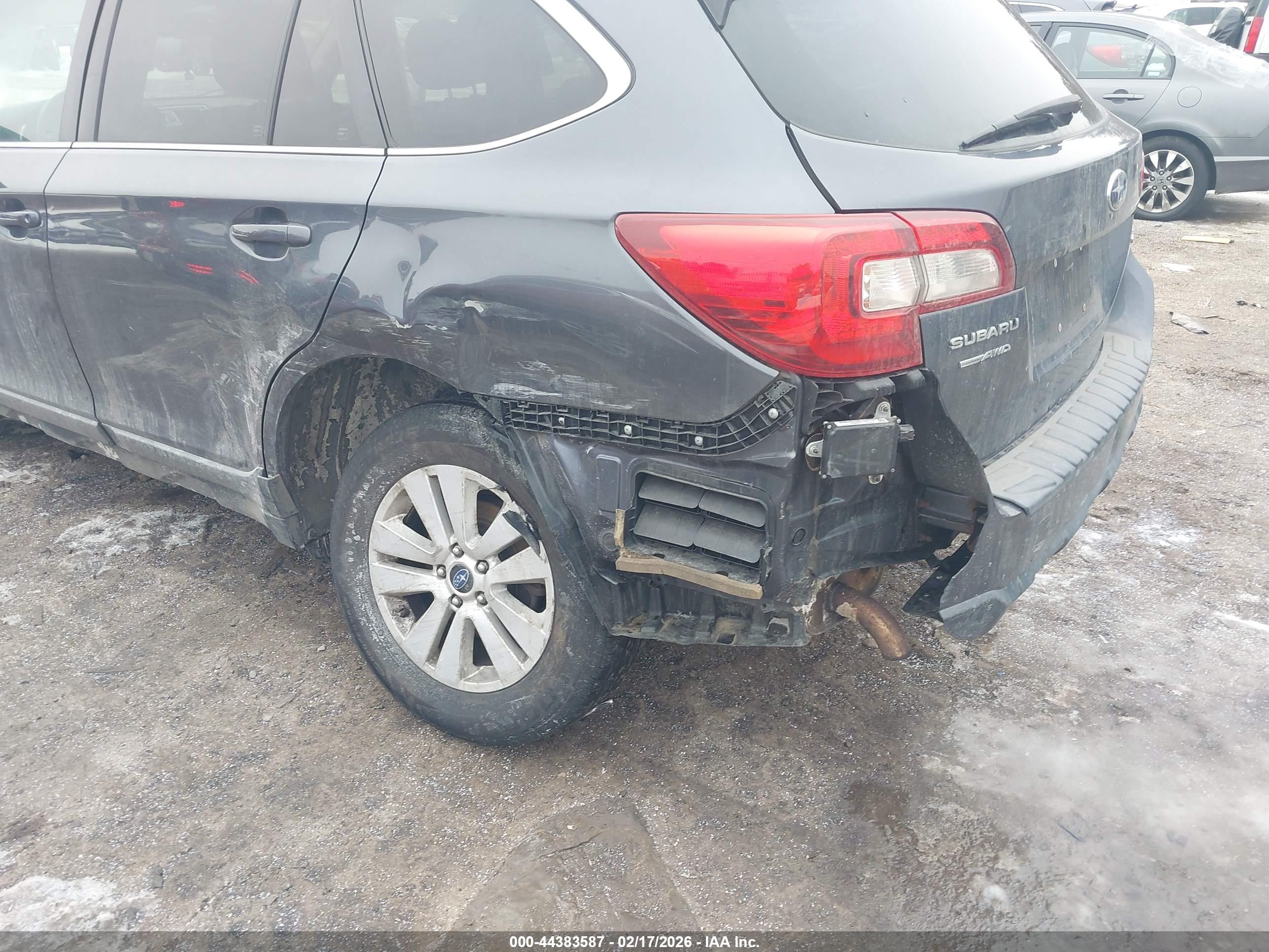 SUBARU OUTBACK image 6