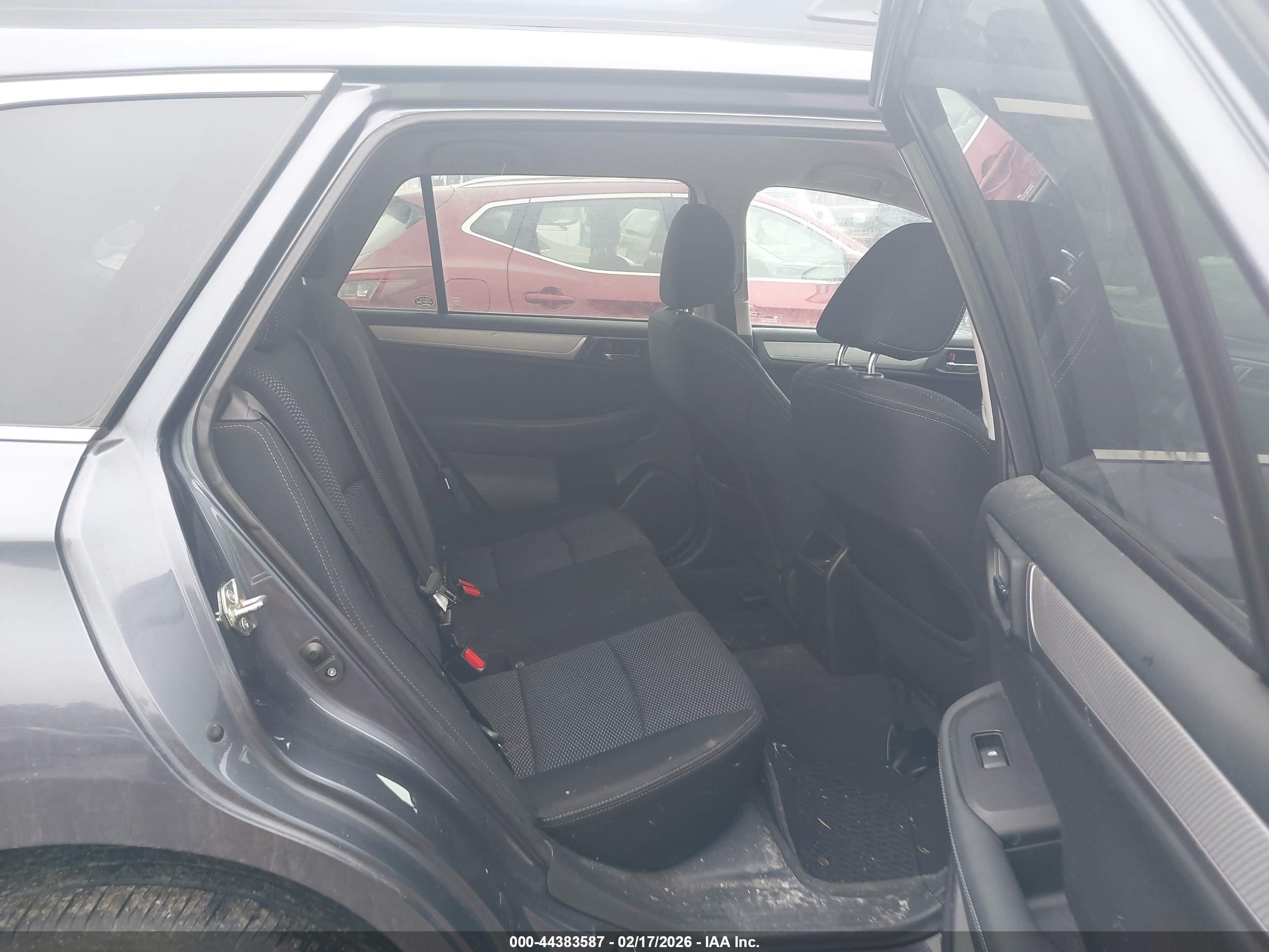 SUBARU OUTBACK image 8