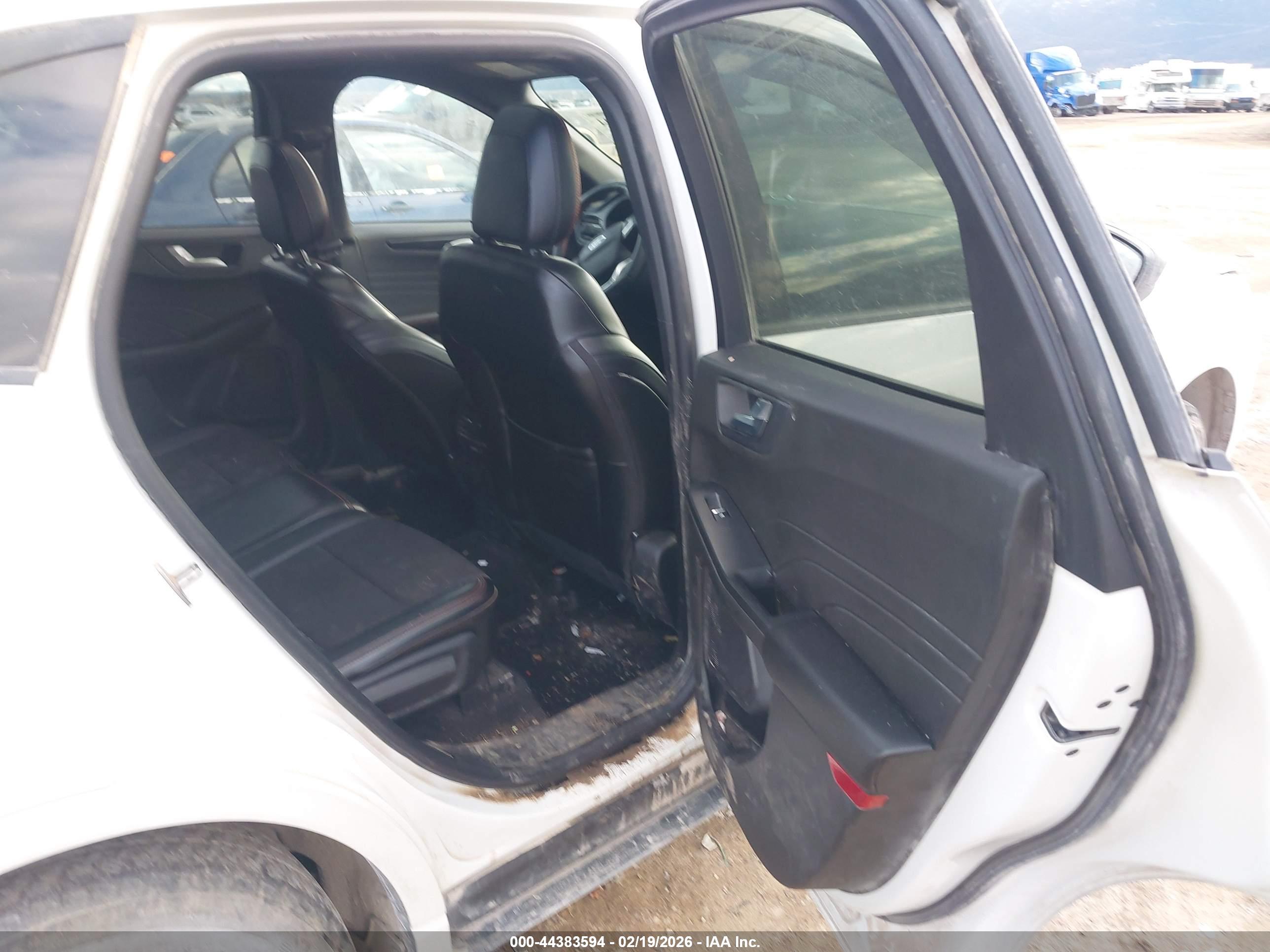 FORD ESCAPE image 8
