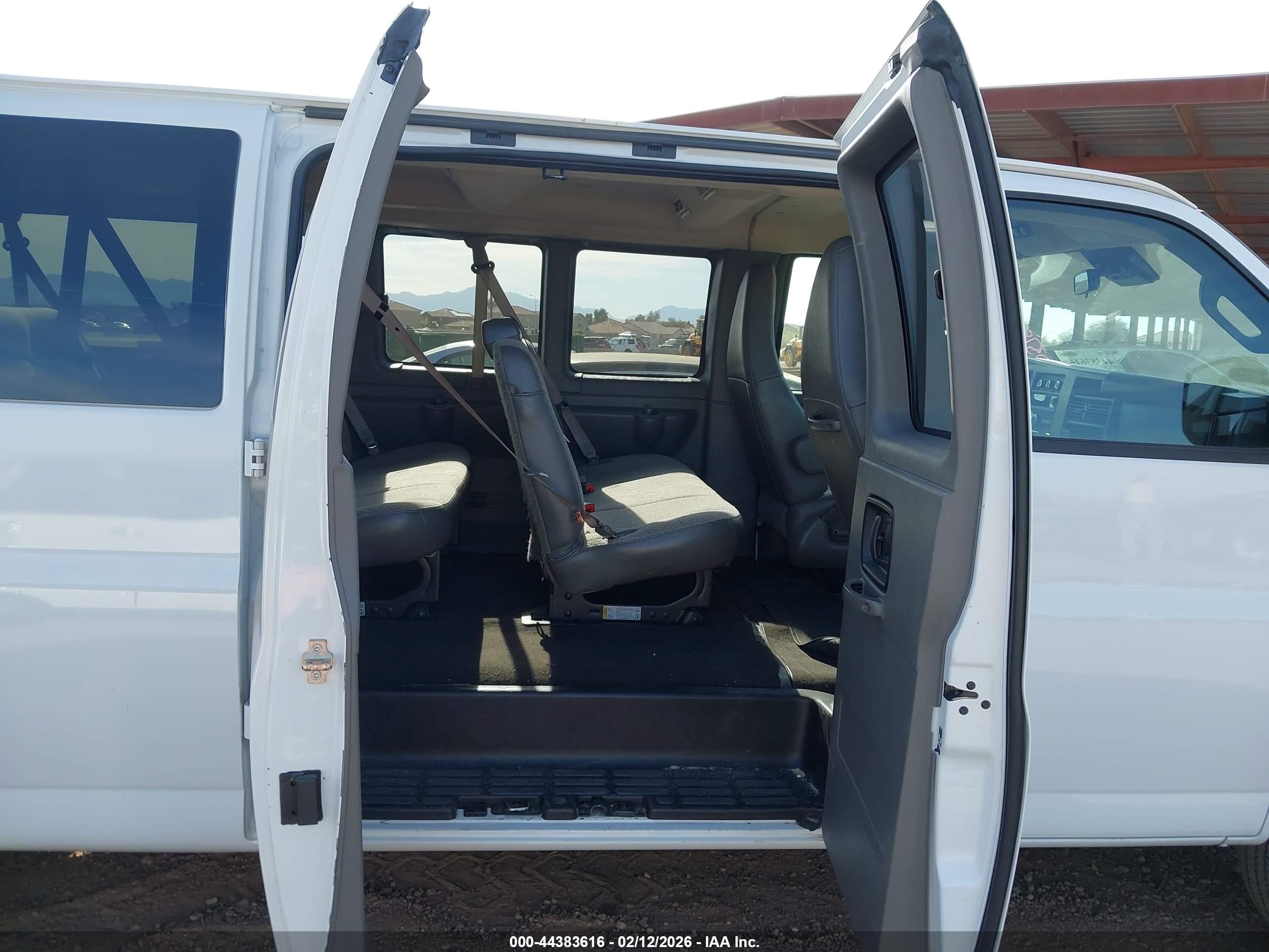 CHEVROLET EXPRESS image 8
