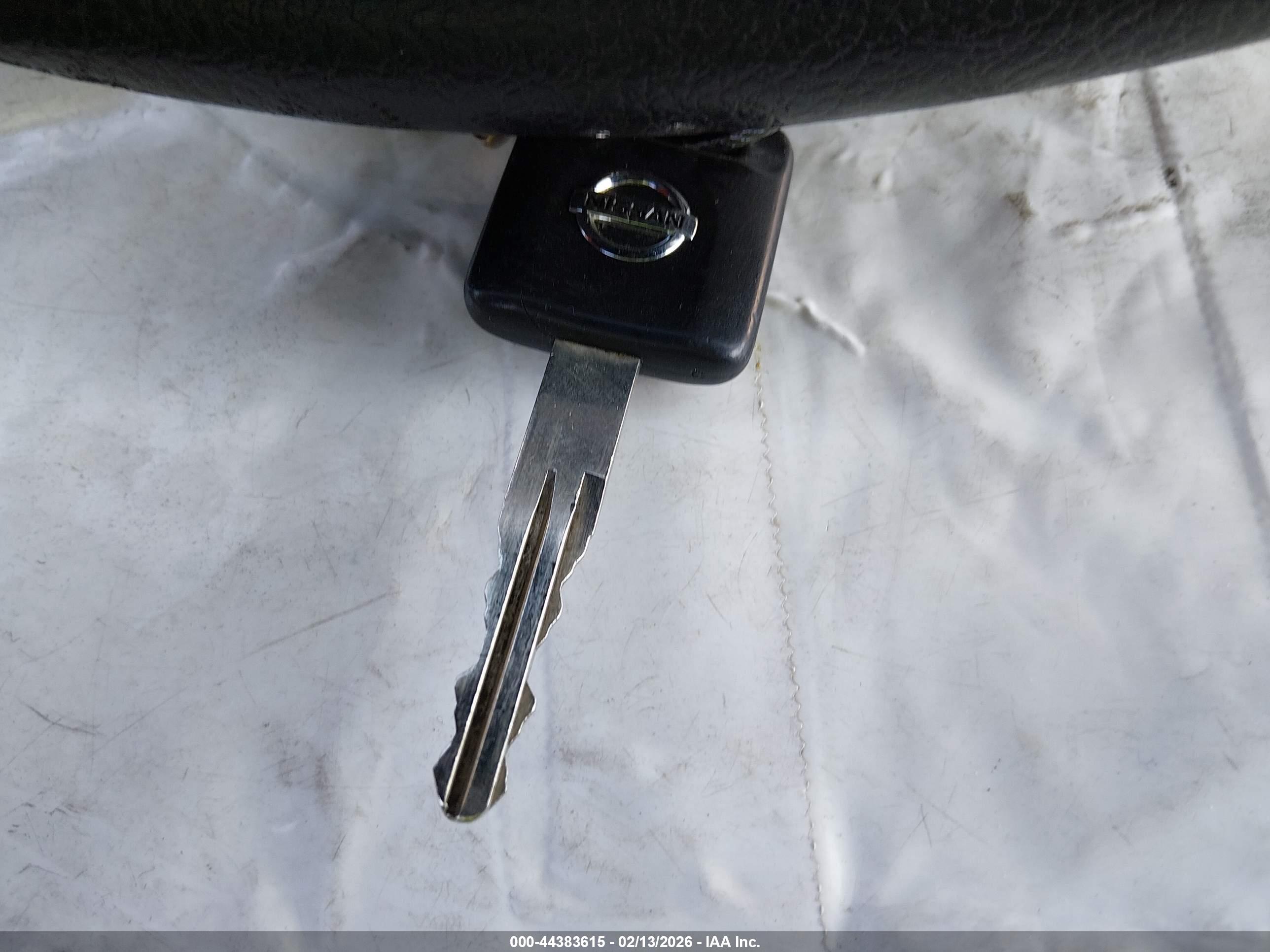 NISSAN VERSA image 11