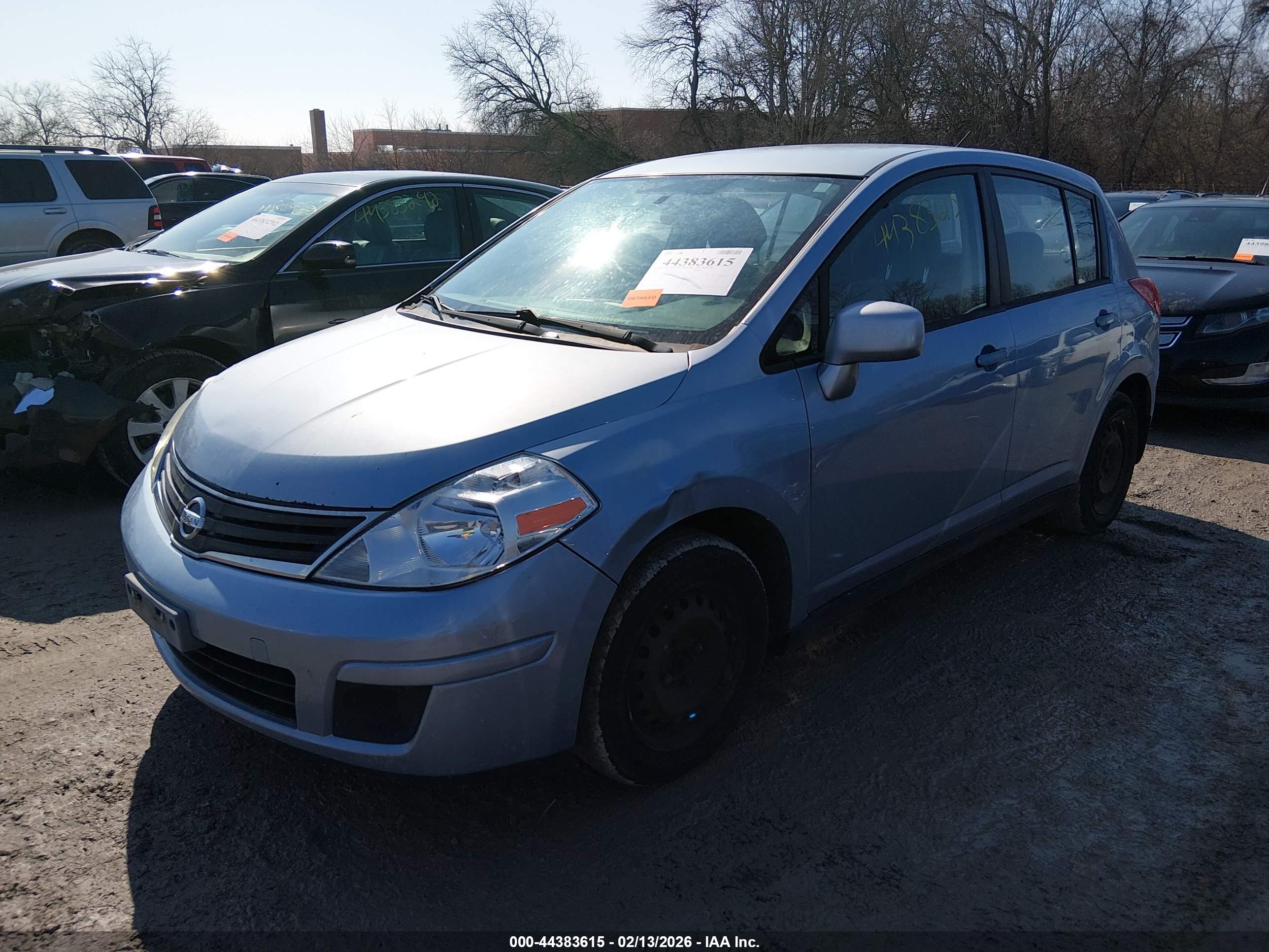 NISSAN VERSA image 2