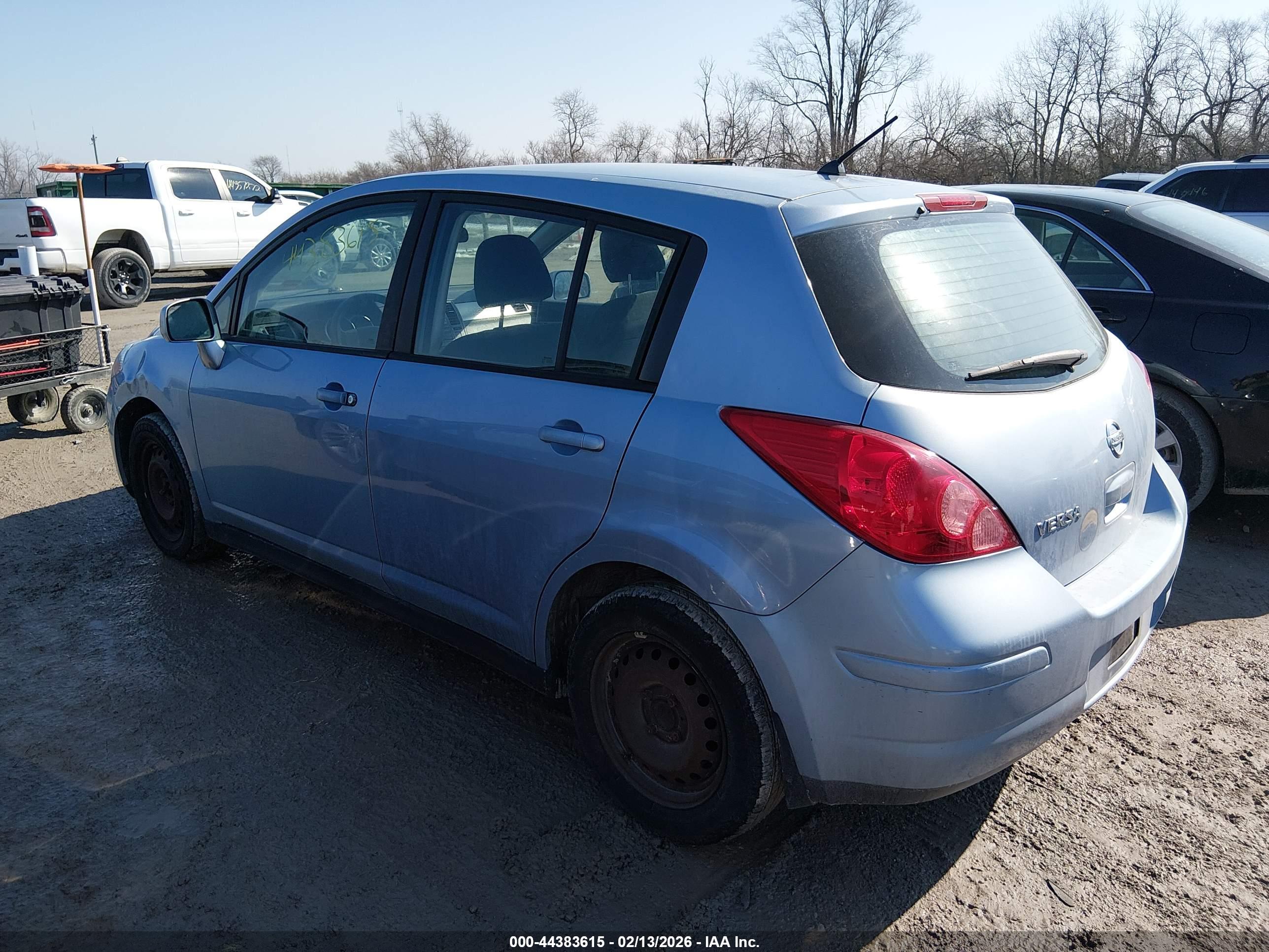NISSAN VERSA image 3
