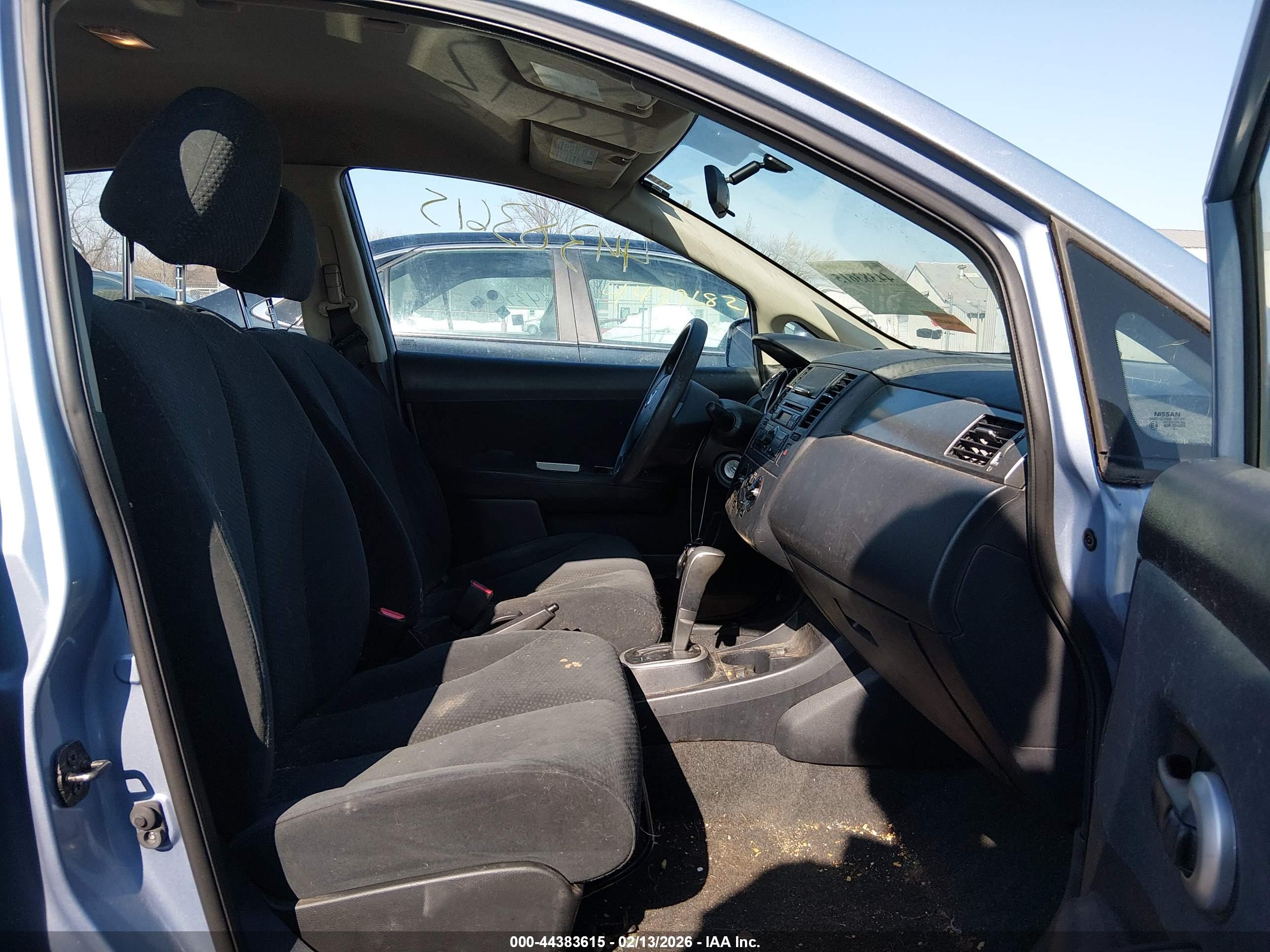 NISSAN VERSA image 5