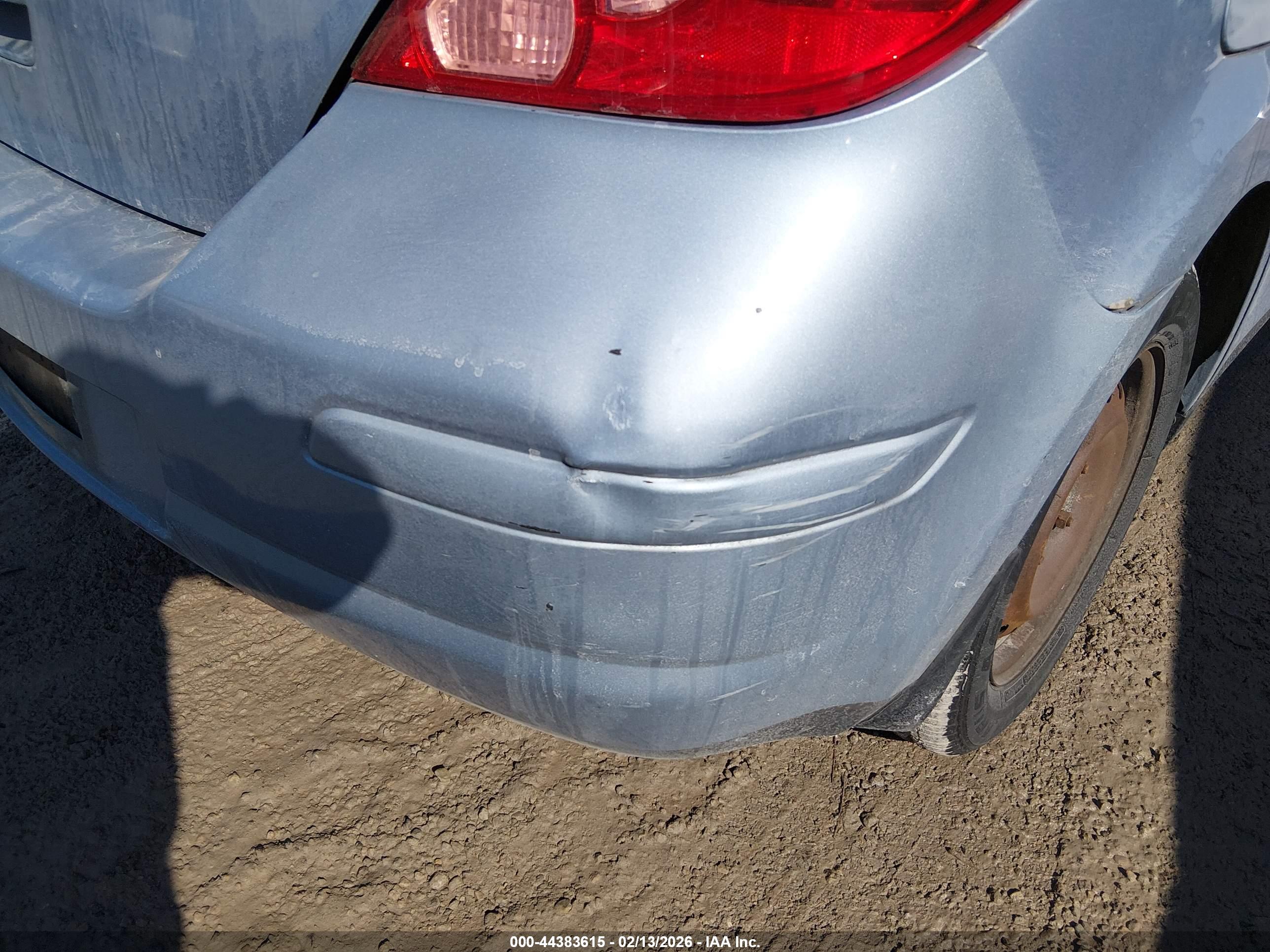 NISSAN VERSA image 6