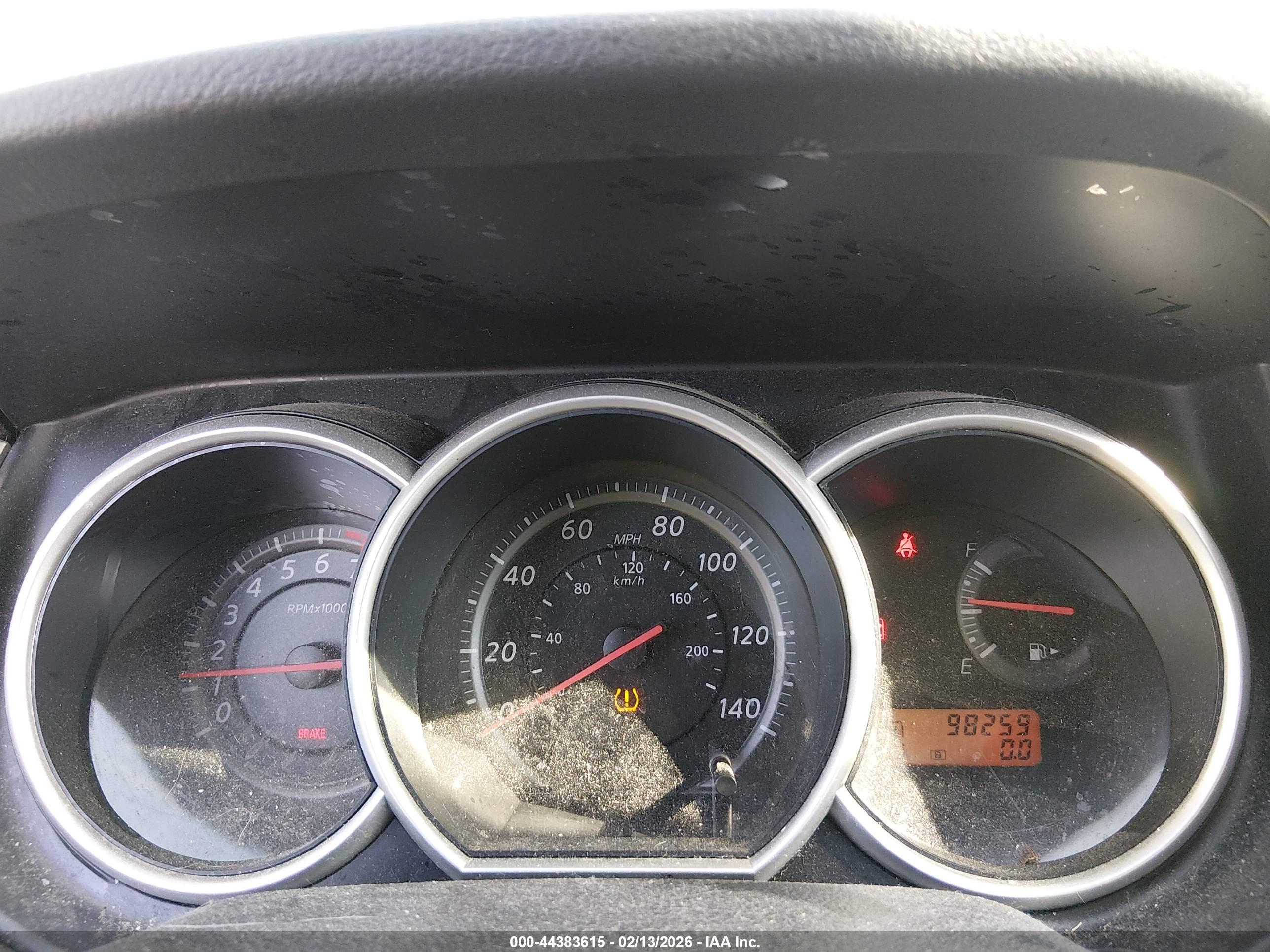 NISSAN VERSA image 7