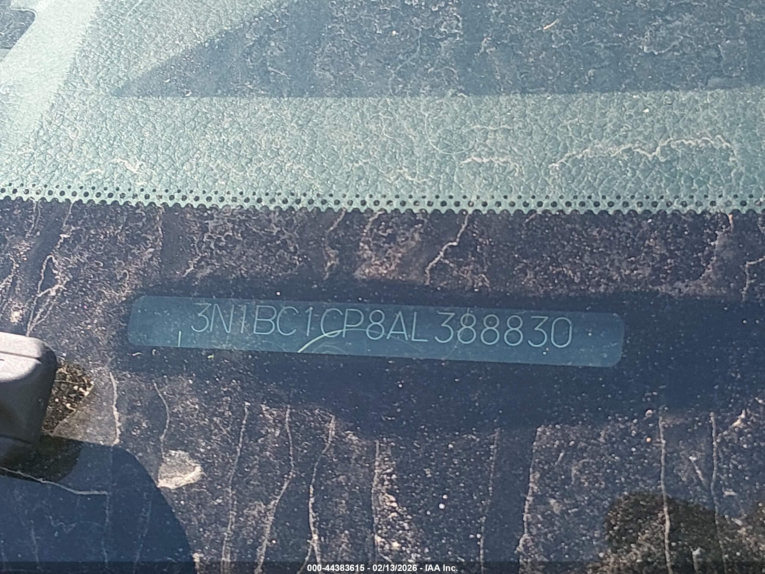 NISSAN VERSA image 9