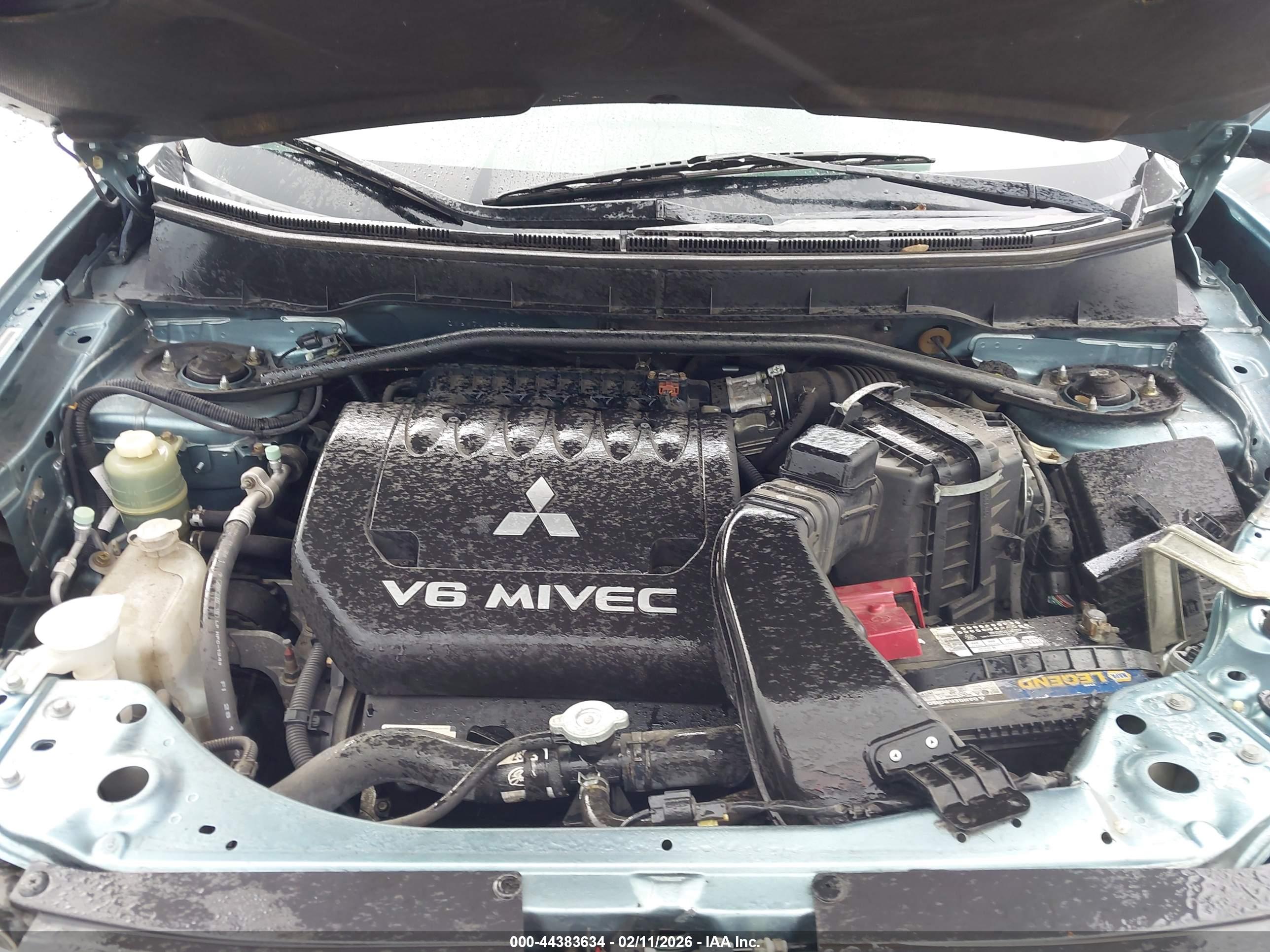 MITSUBISHI OUTLANDER image 10