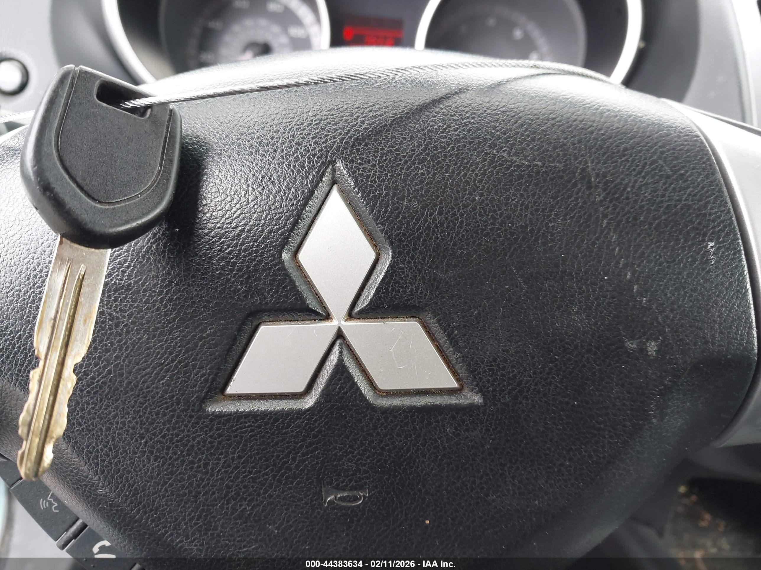 MITSUBISHI OUTLANDER image 11