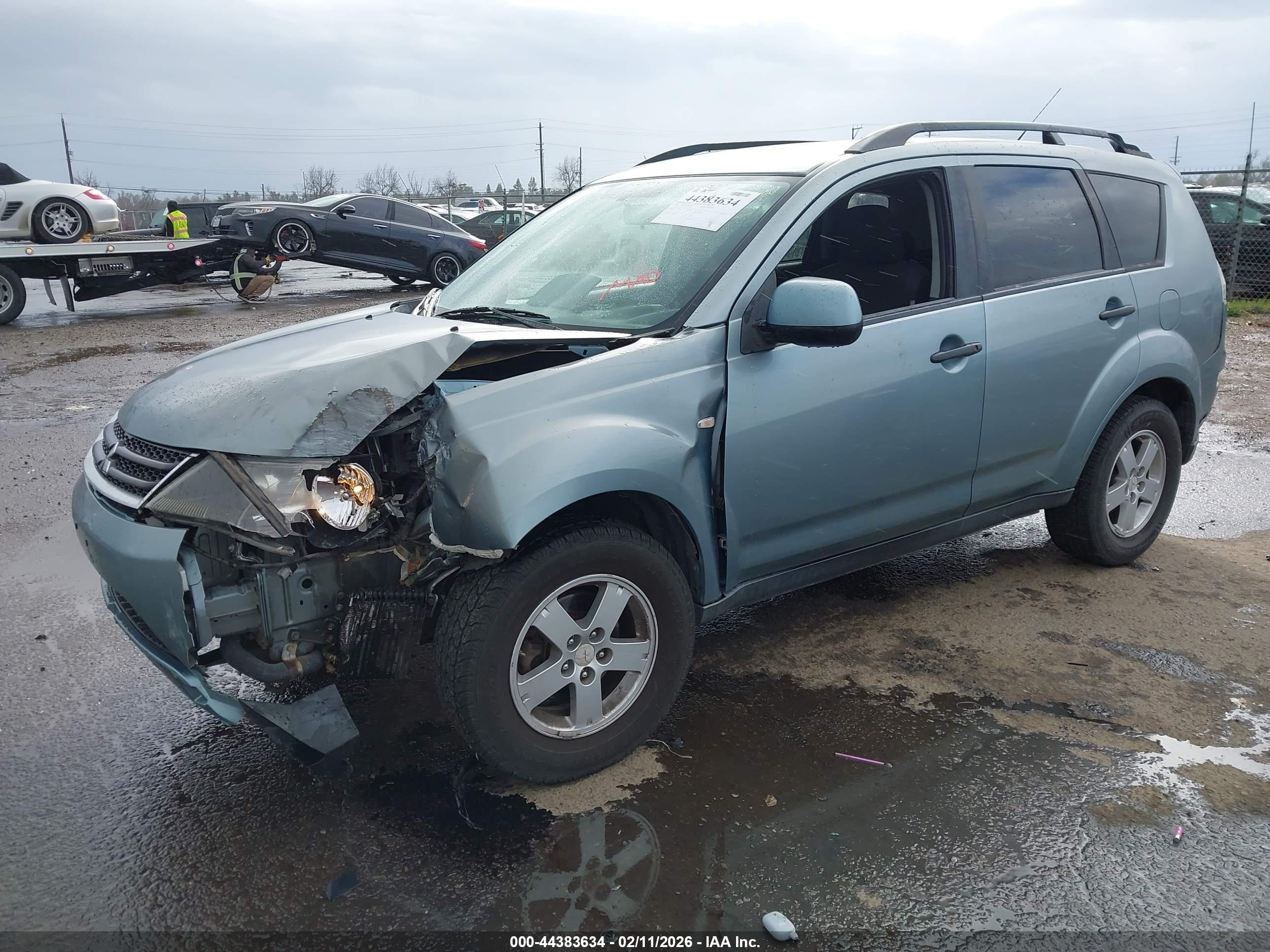 MITSUBISHI OUTLANDER image 2