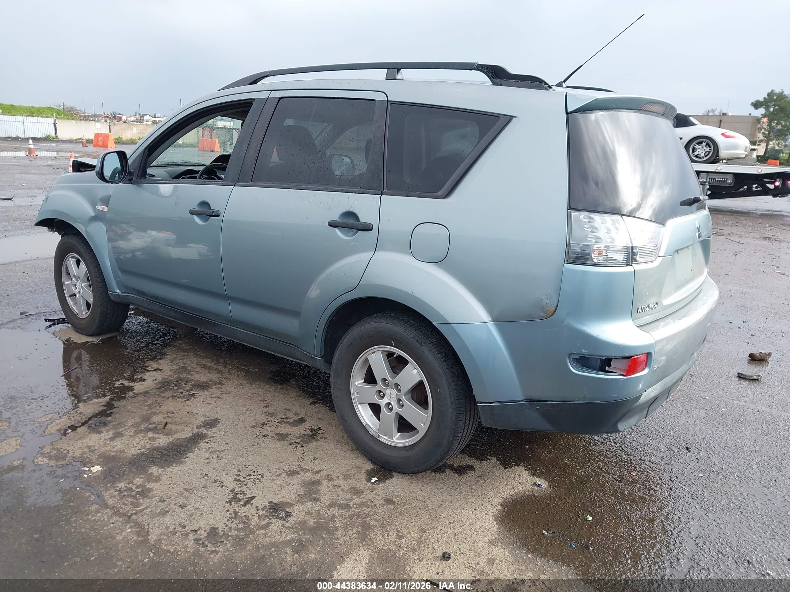 MITSUBISHI OUTLANDER image 3