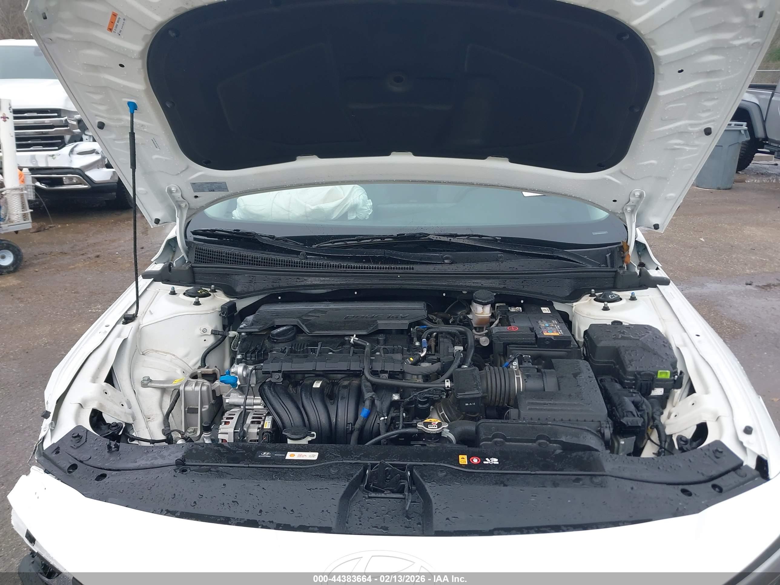 HYUNDAI ELANTRA image 10