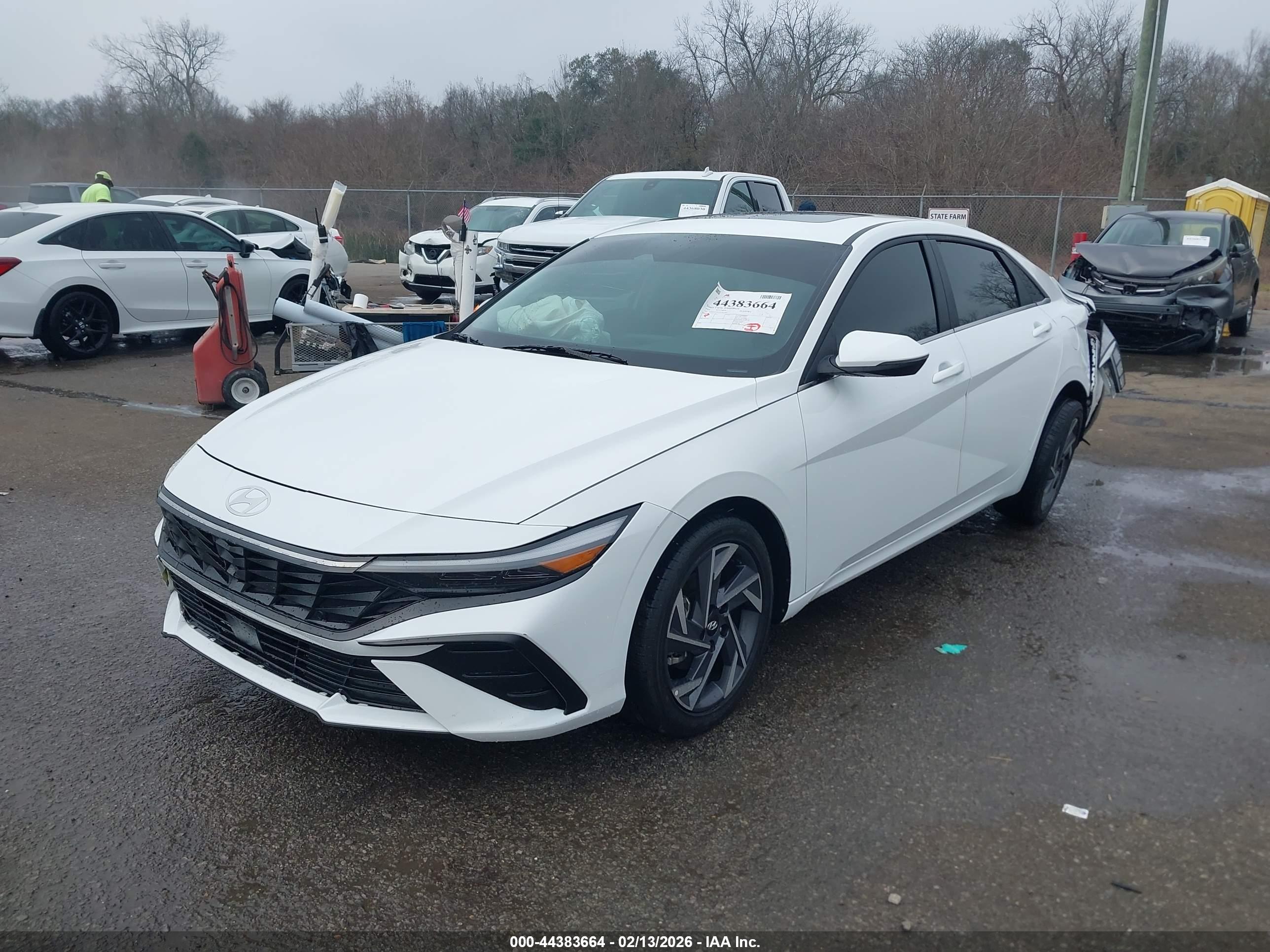 HYUNDAI ELANTRA image 2