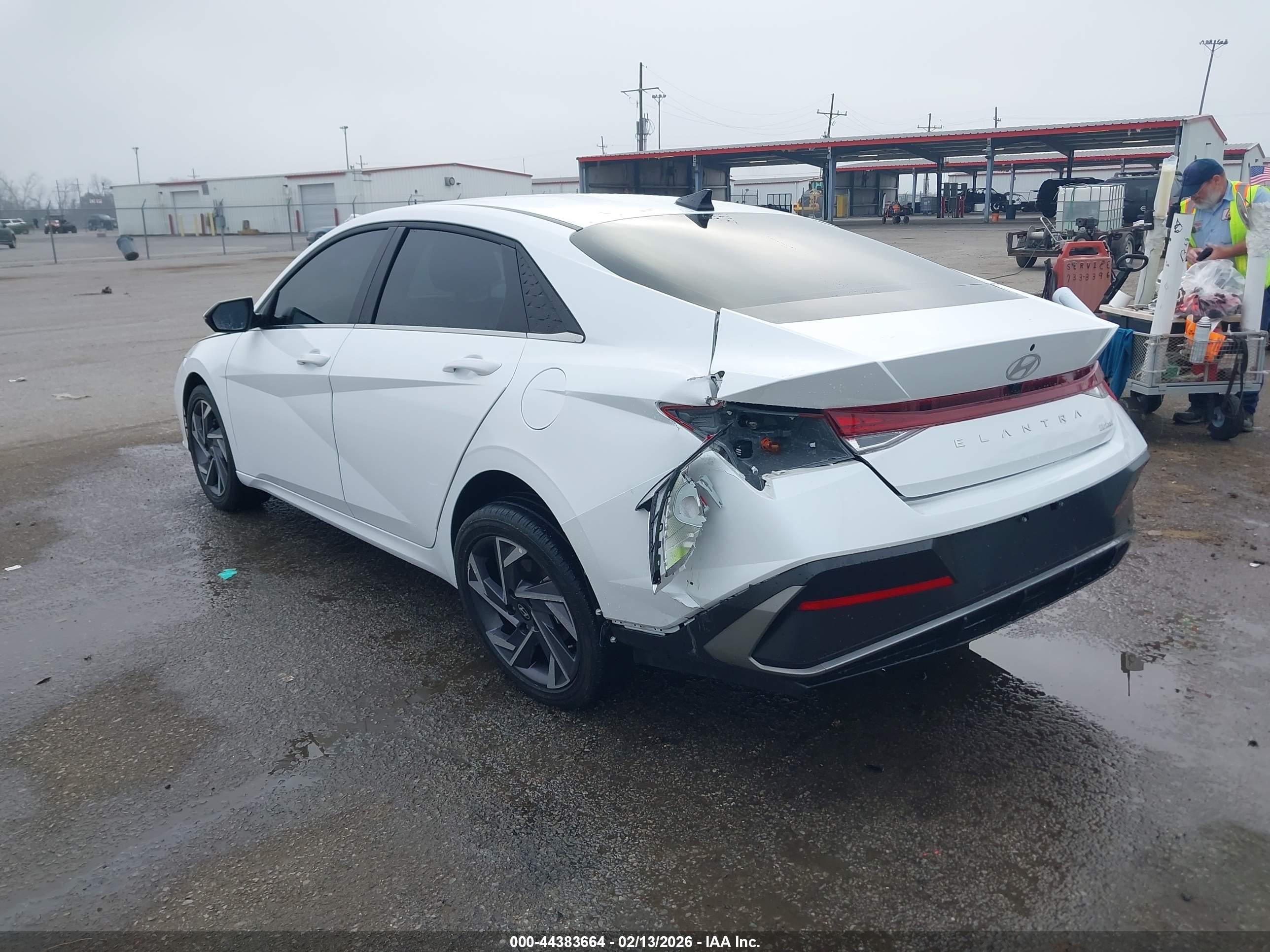 HYUNDAI ELANTRA image 3