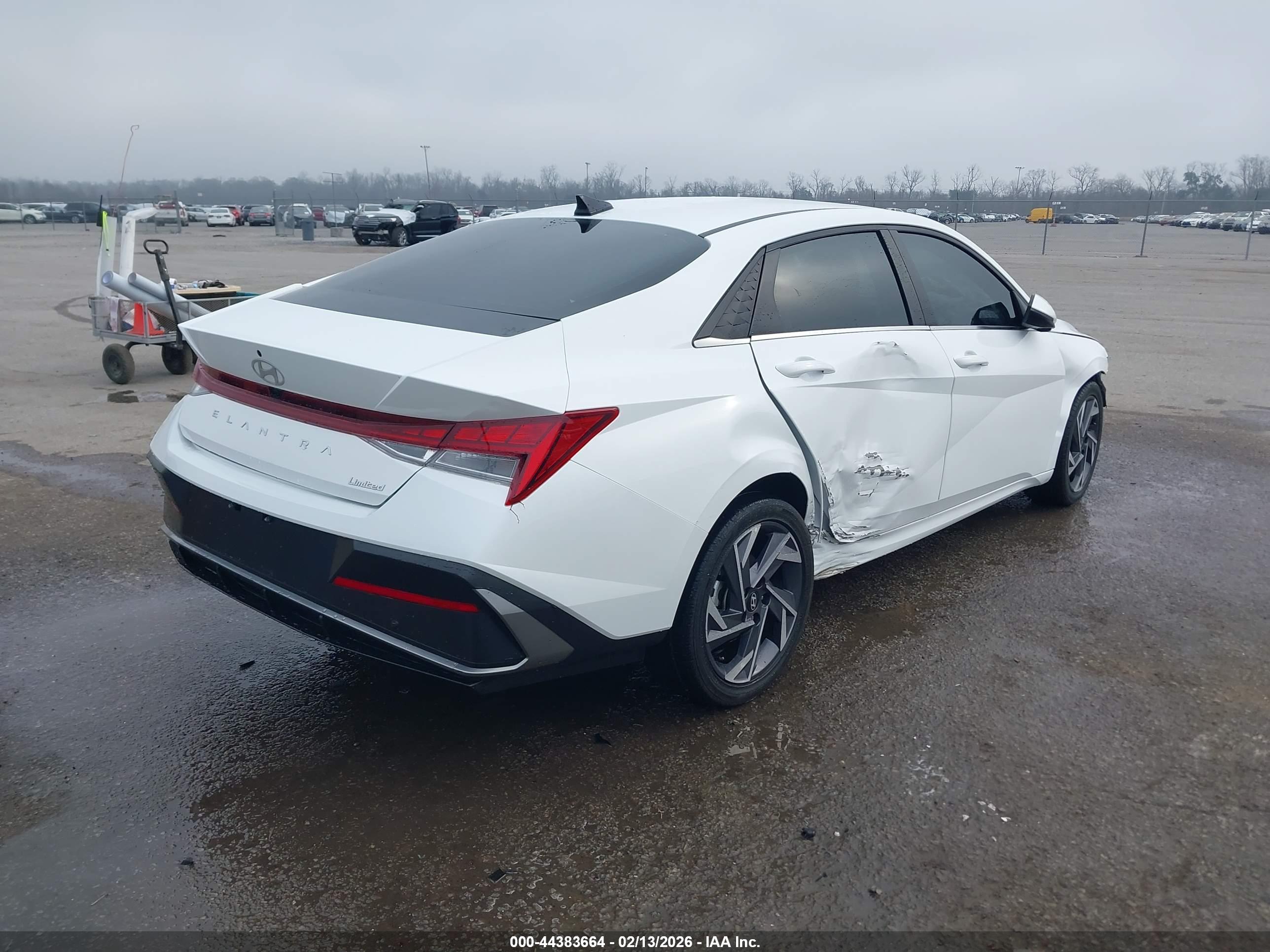 HYUNDAI ELANTRA image 4