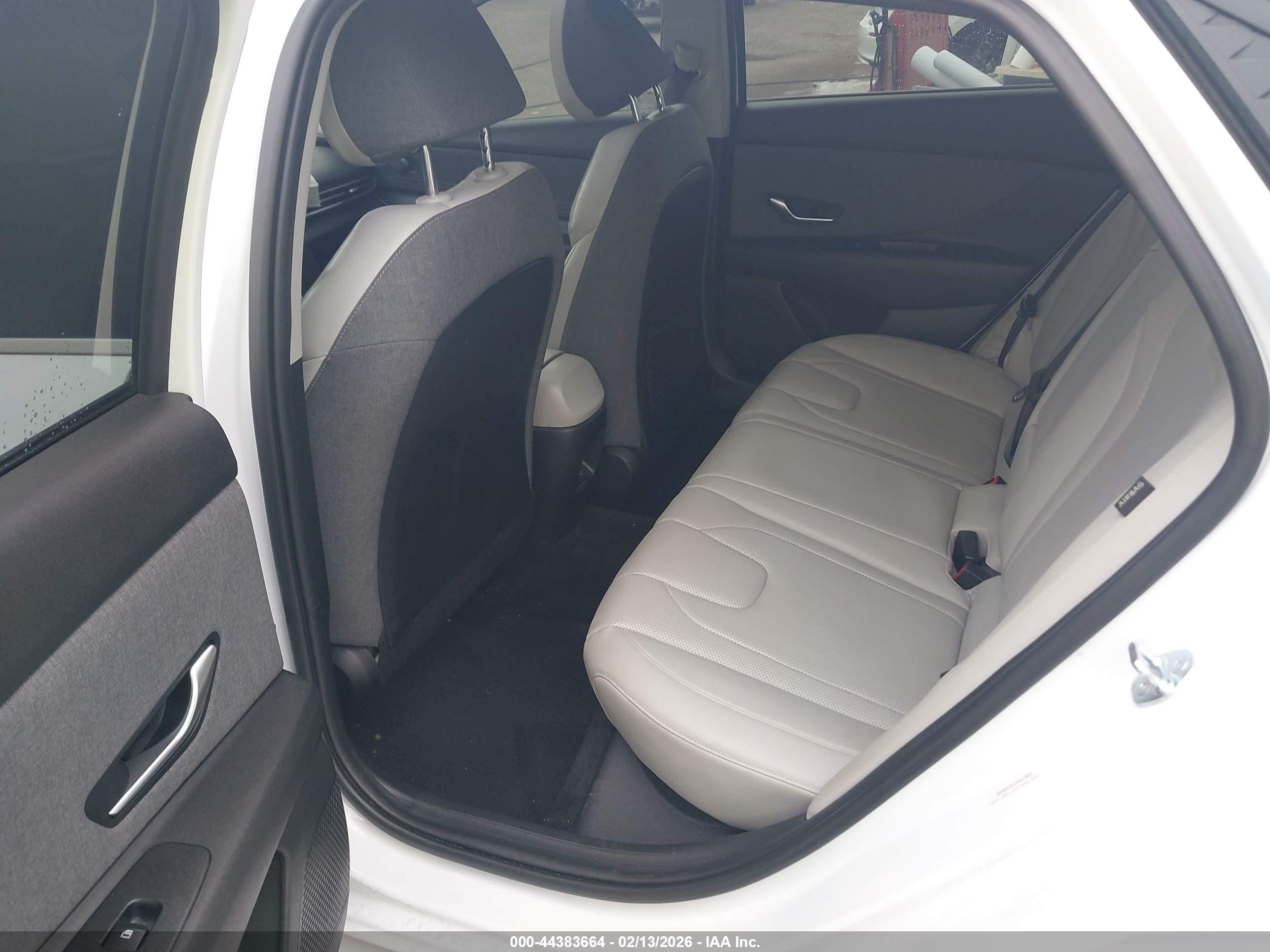 HYUNDAI ELANTRA image 8