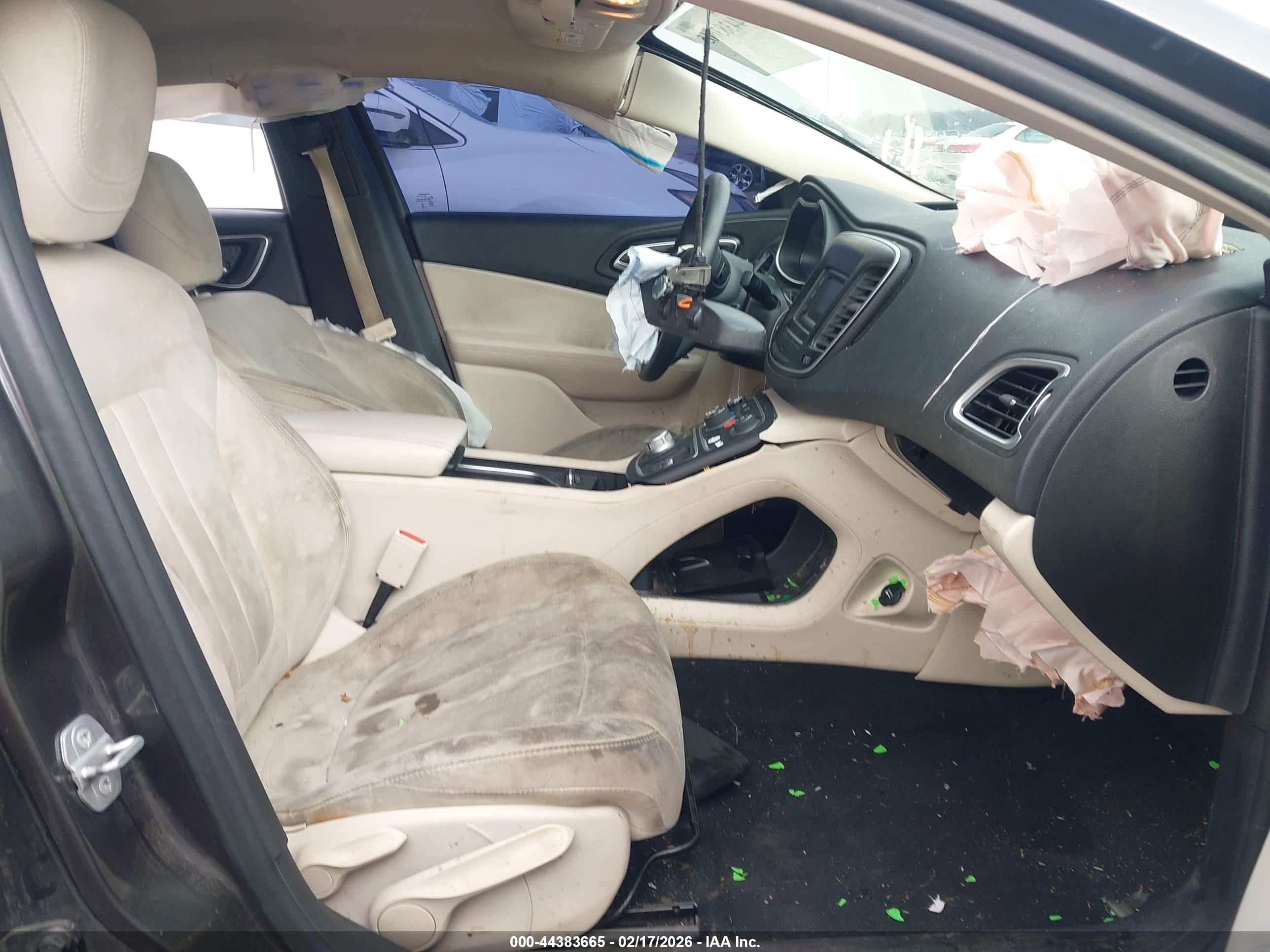 CHRYSLER 200 image 5
