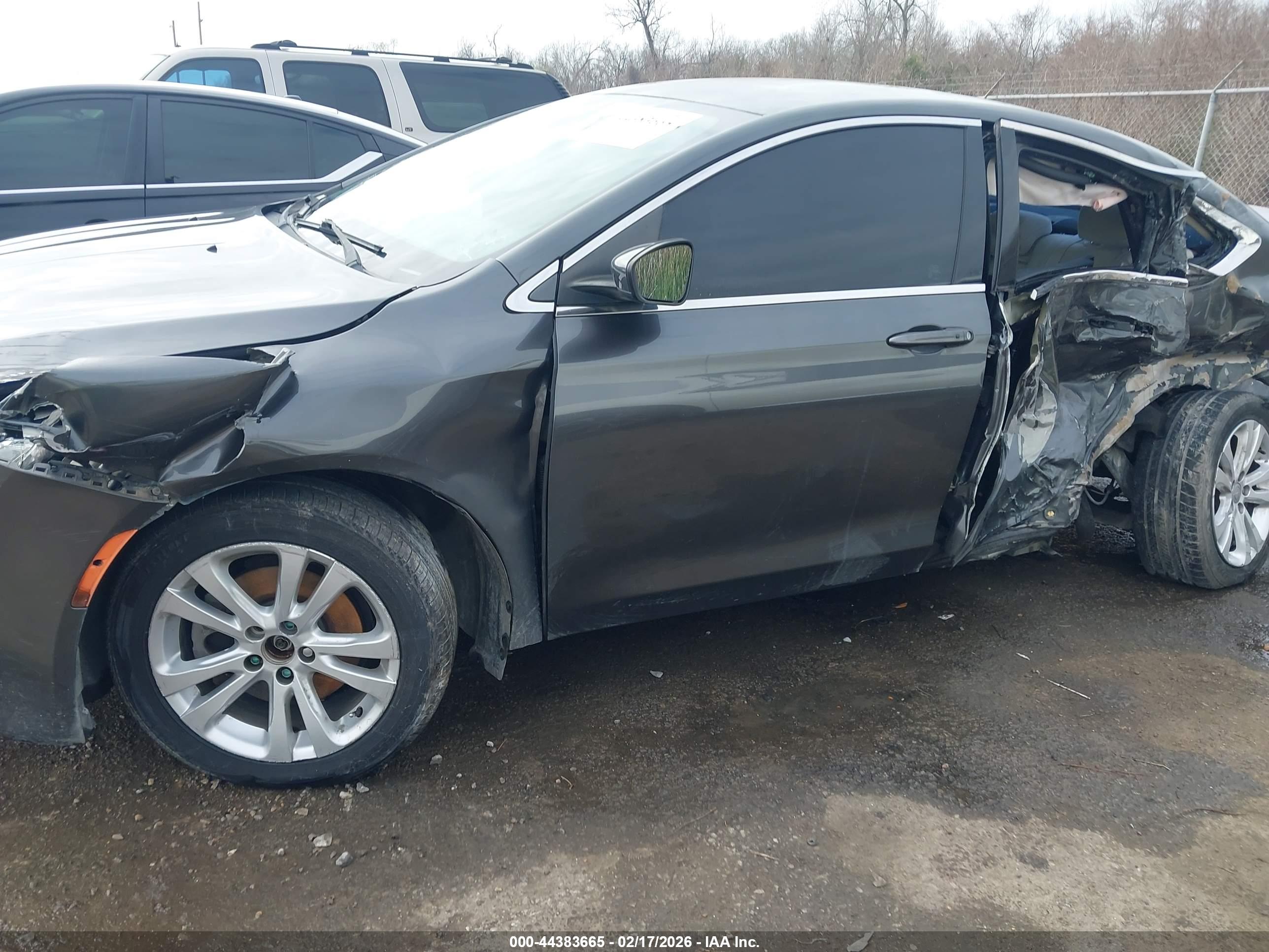 CHRYSLER 200 image 6