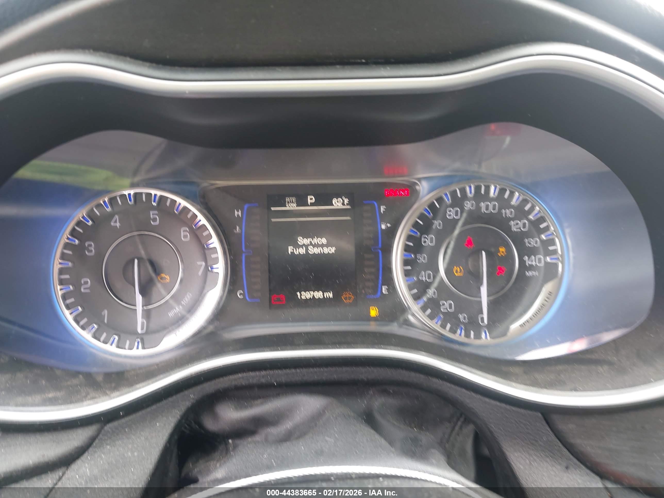 CHRYSLER 200 image 7