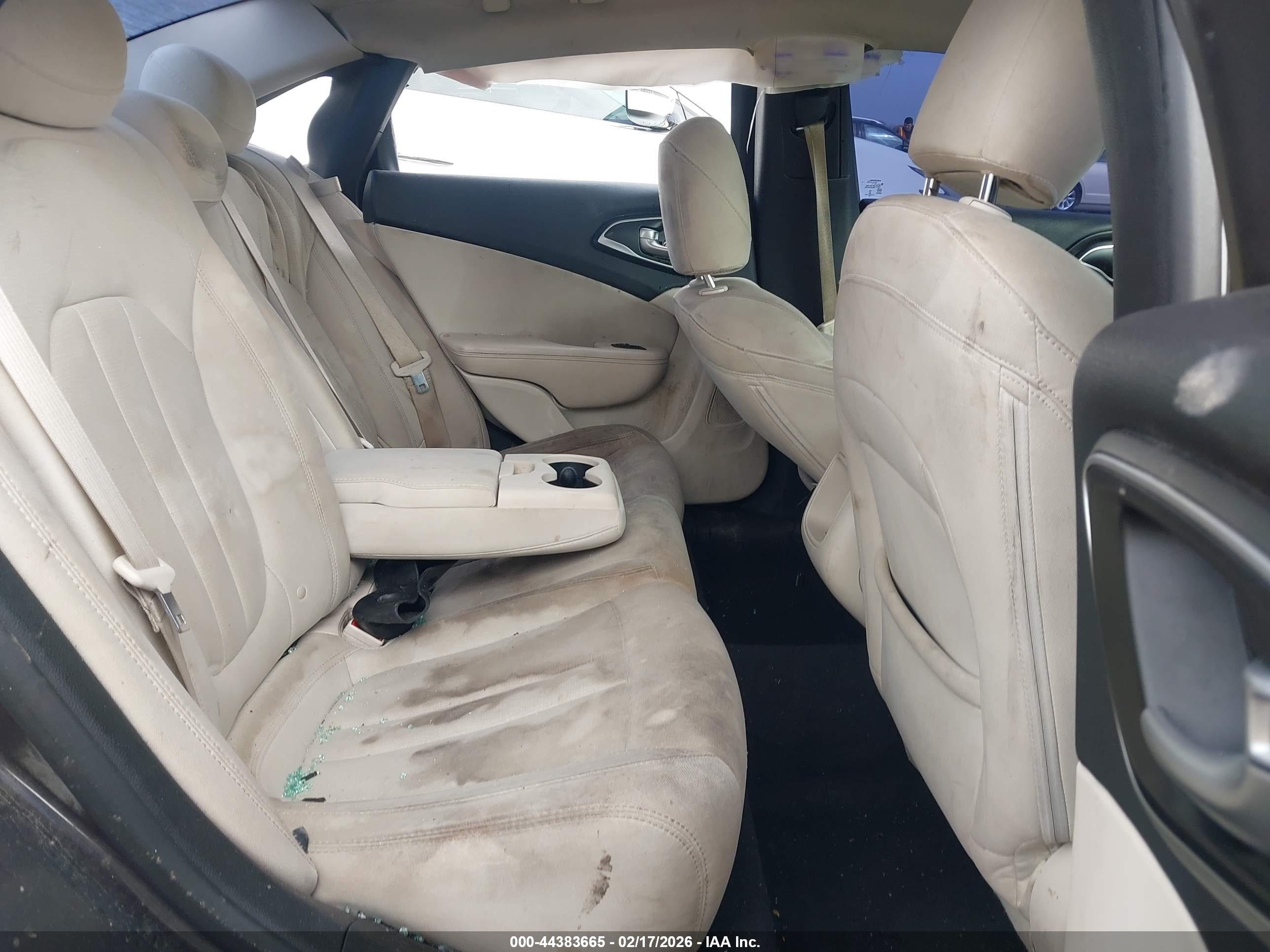 CHRYSLER 200 image 8