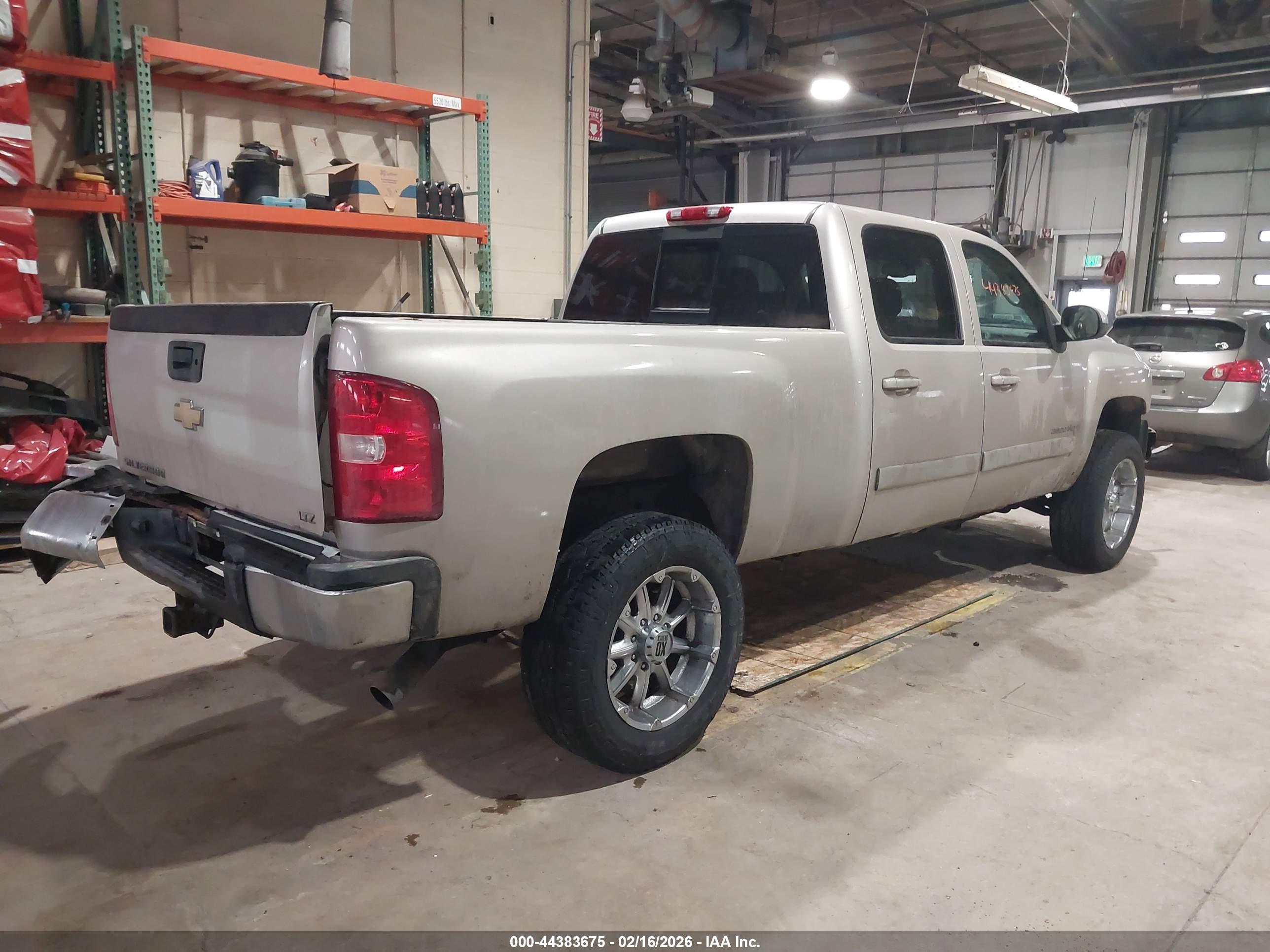 CHEVROLET SILVERADO image 4