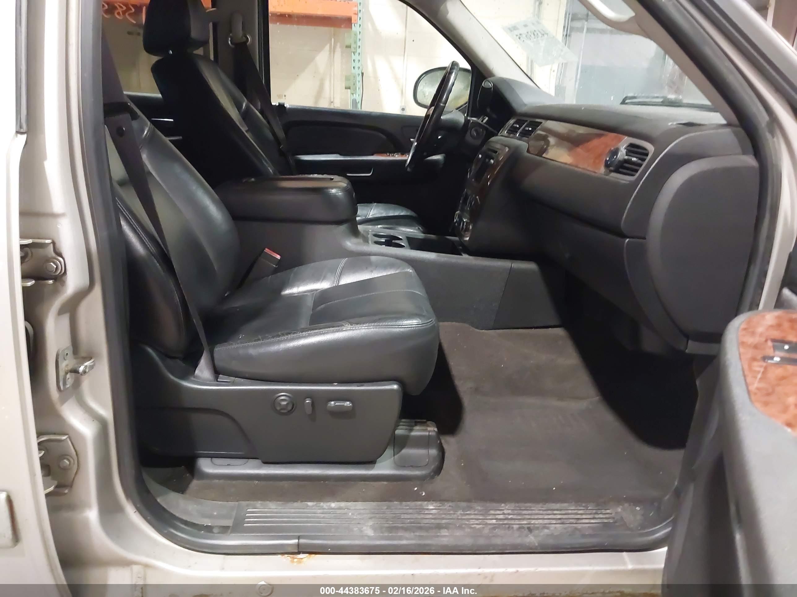 CHEVROLET SILVERADO image 5