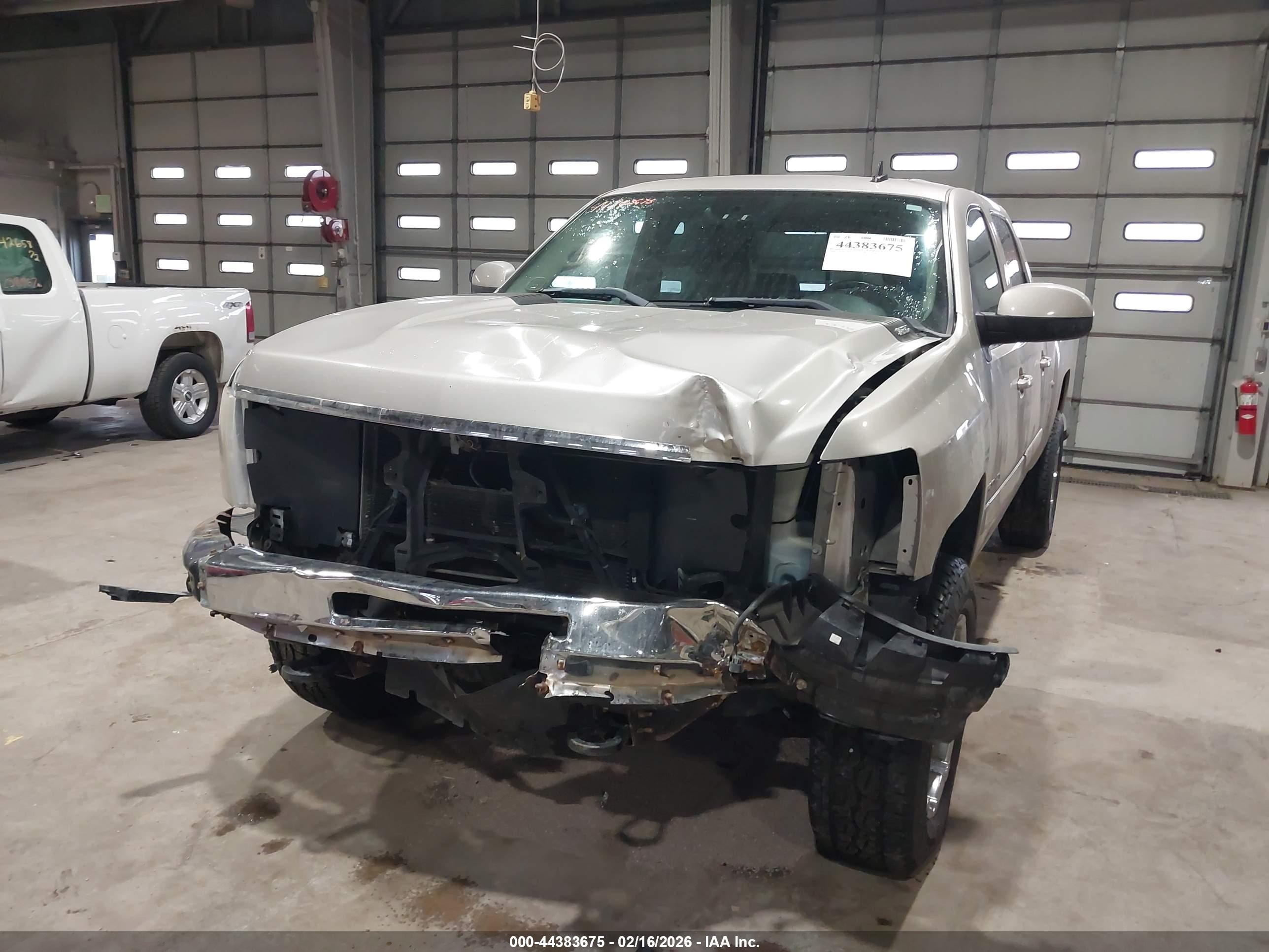 CHEVROLET SILVERADO image 6