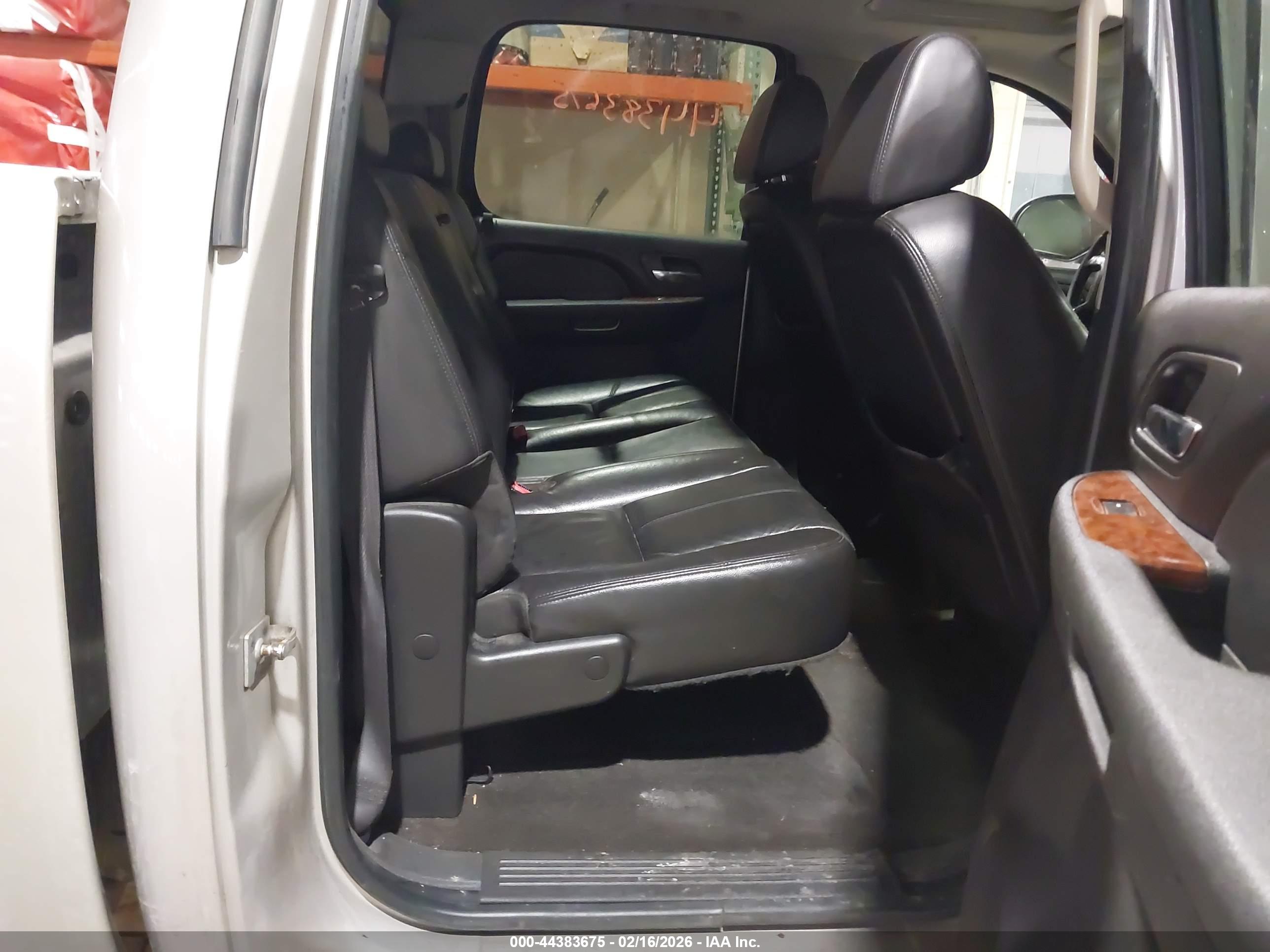 CHEVROLET SILVERADO image 8
