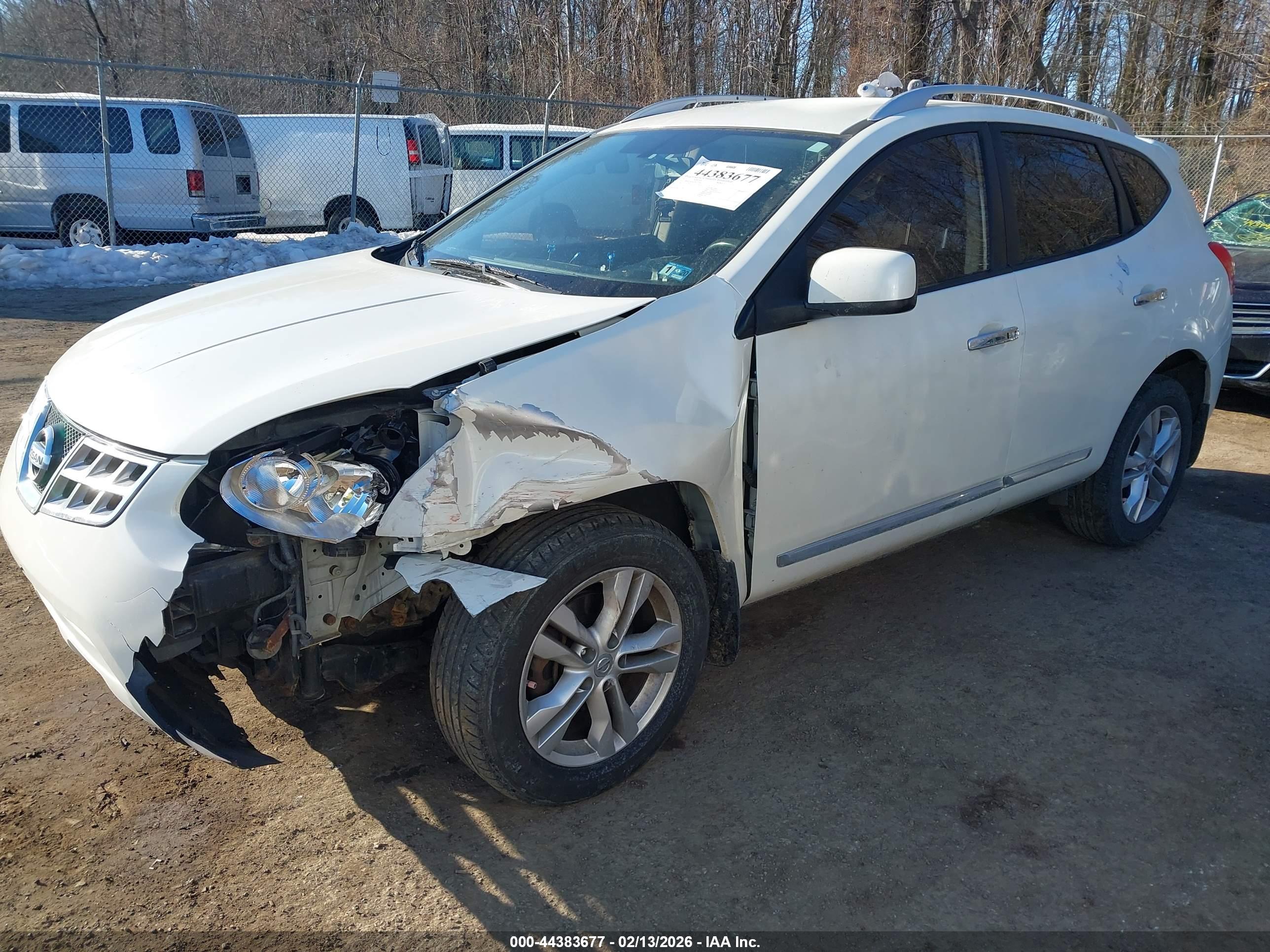 NISSAN ROGUE image 2