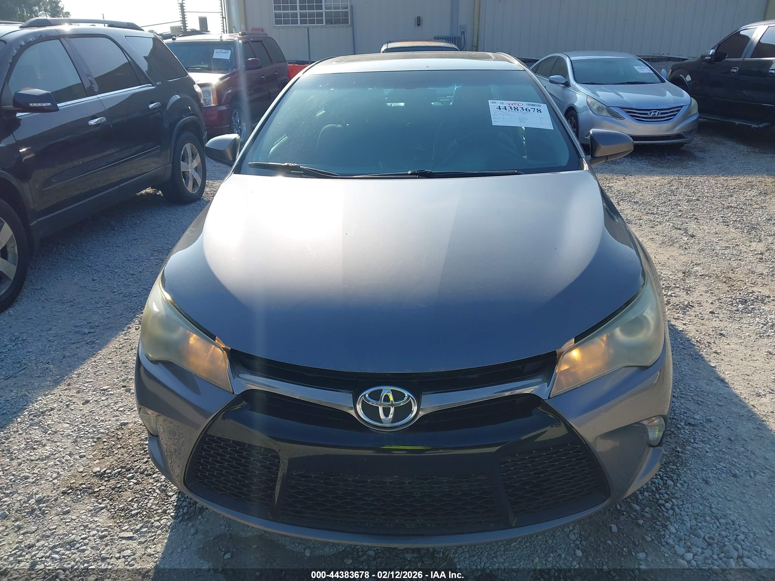 TOYOTA CAMRY image 10