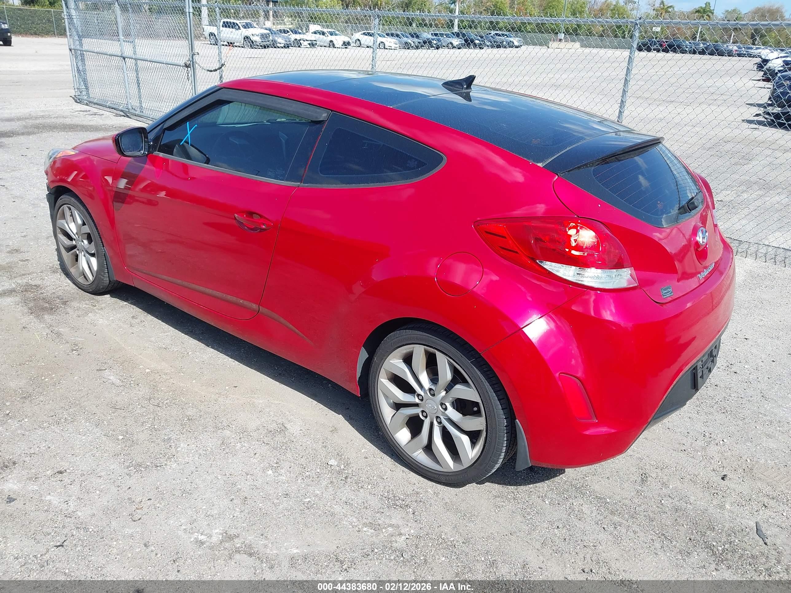 HYUNDAI VELOSTER image 3